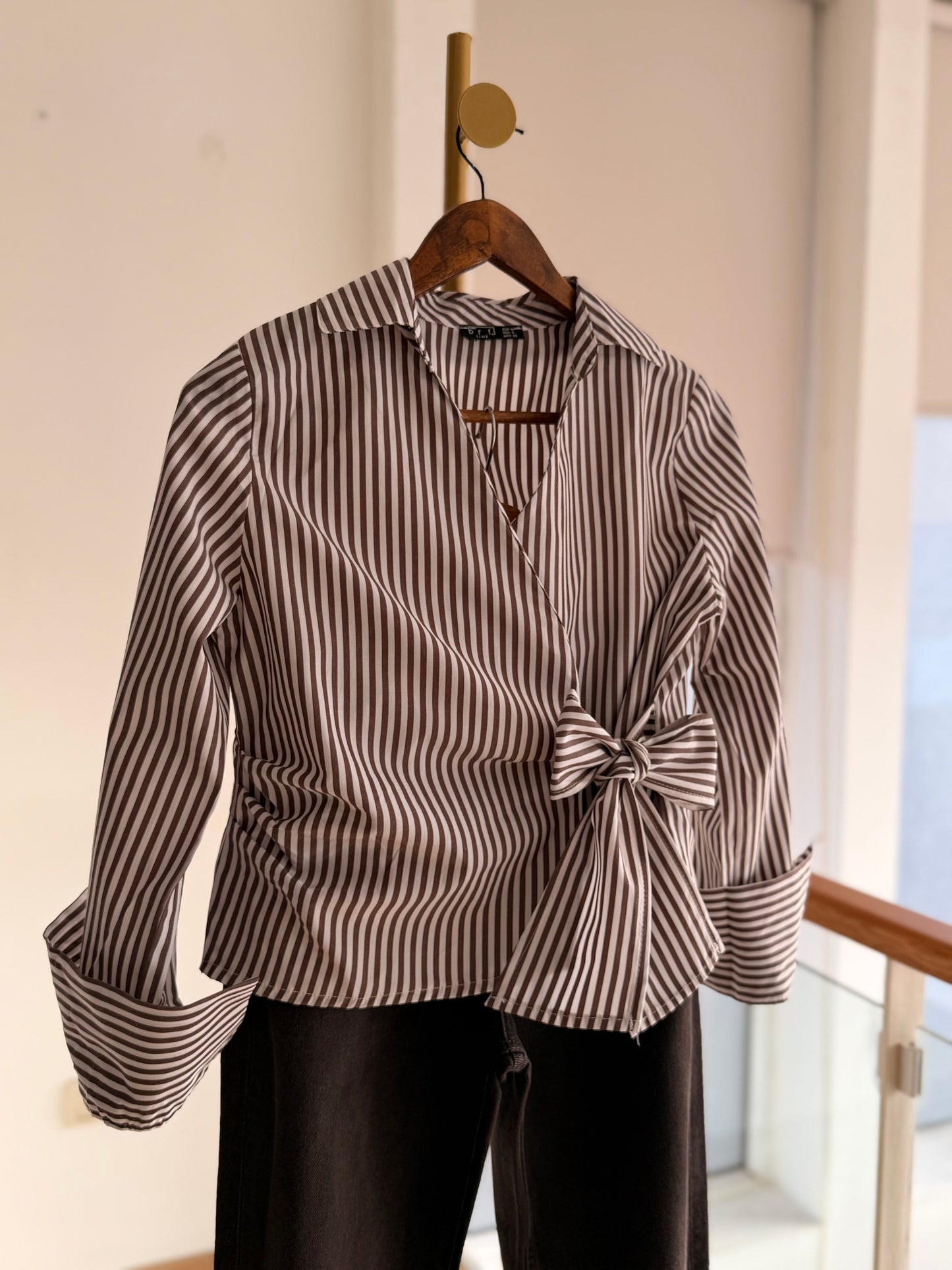 Kahve Çizgili Bağlamalı Gömlek