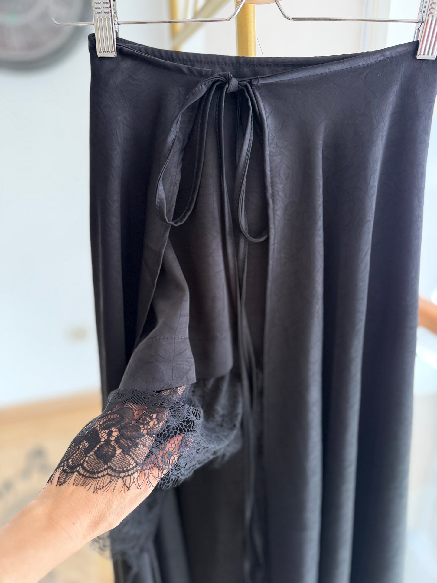 Tasarım Saten Dantel Detaylı Etek