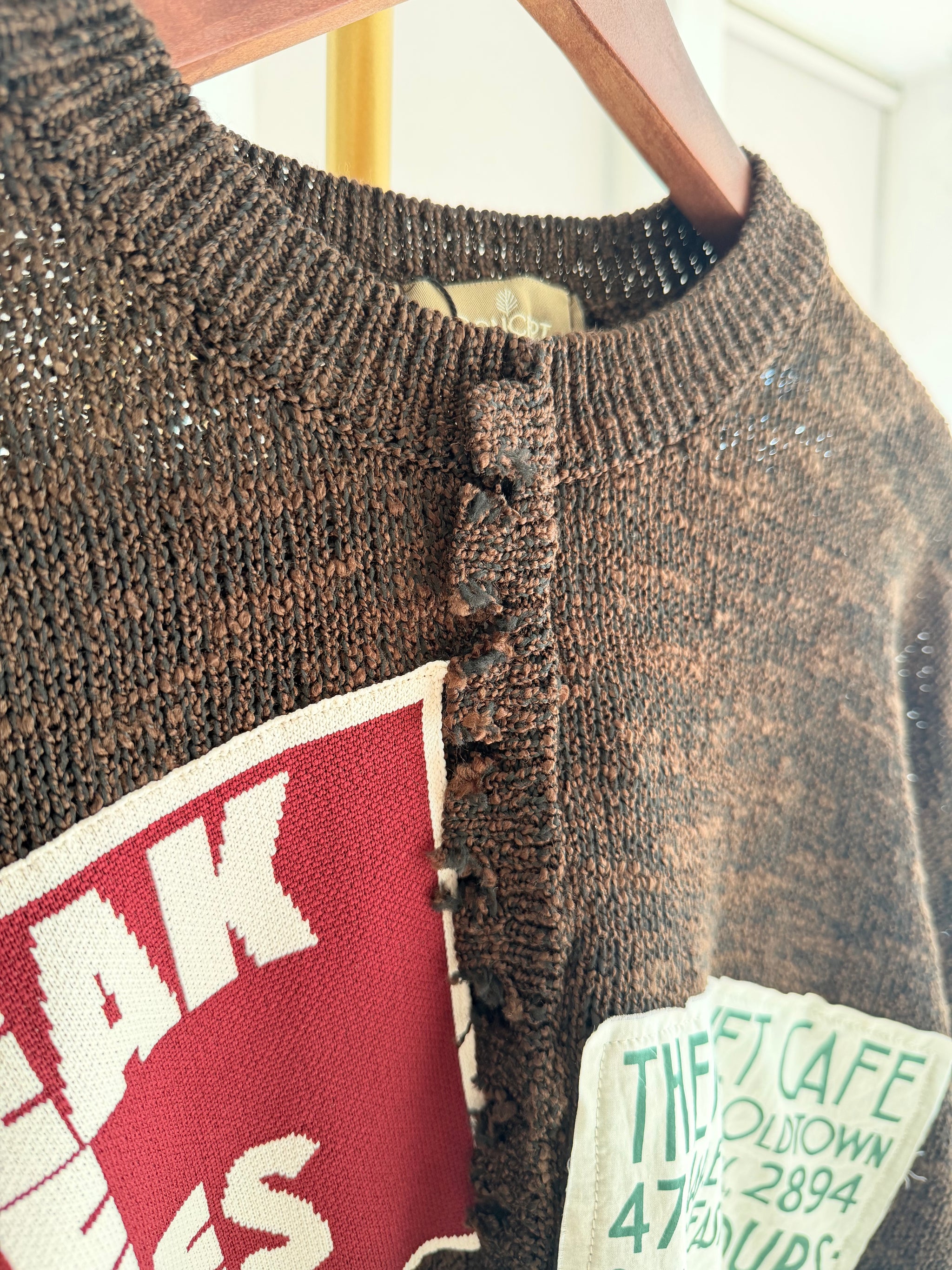 Slogan Jakarlı Patch'li Acı Kahve Tasarım Triko