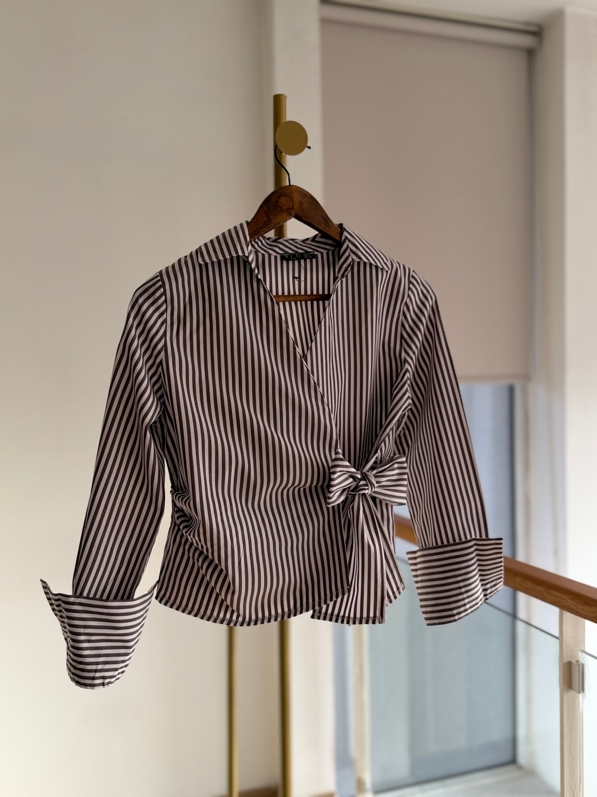 Kahve Çizgili Bağlamalı Gömlek