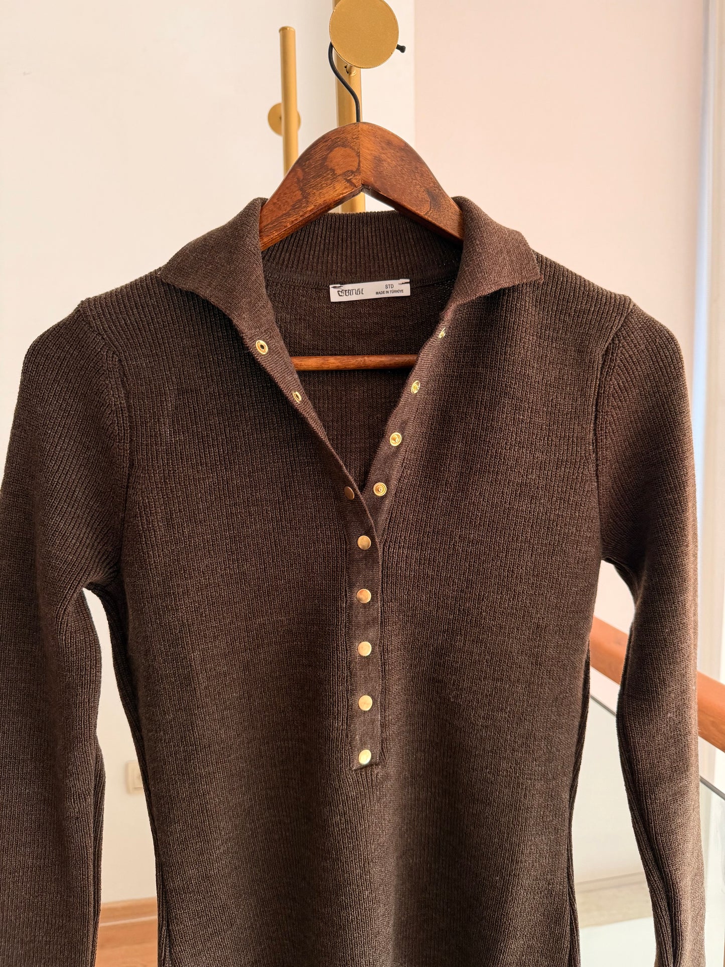 Acı Kahve Gold Düğmeli Triko