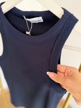 Lacivert Top Yüzücü Atlet