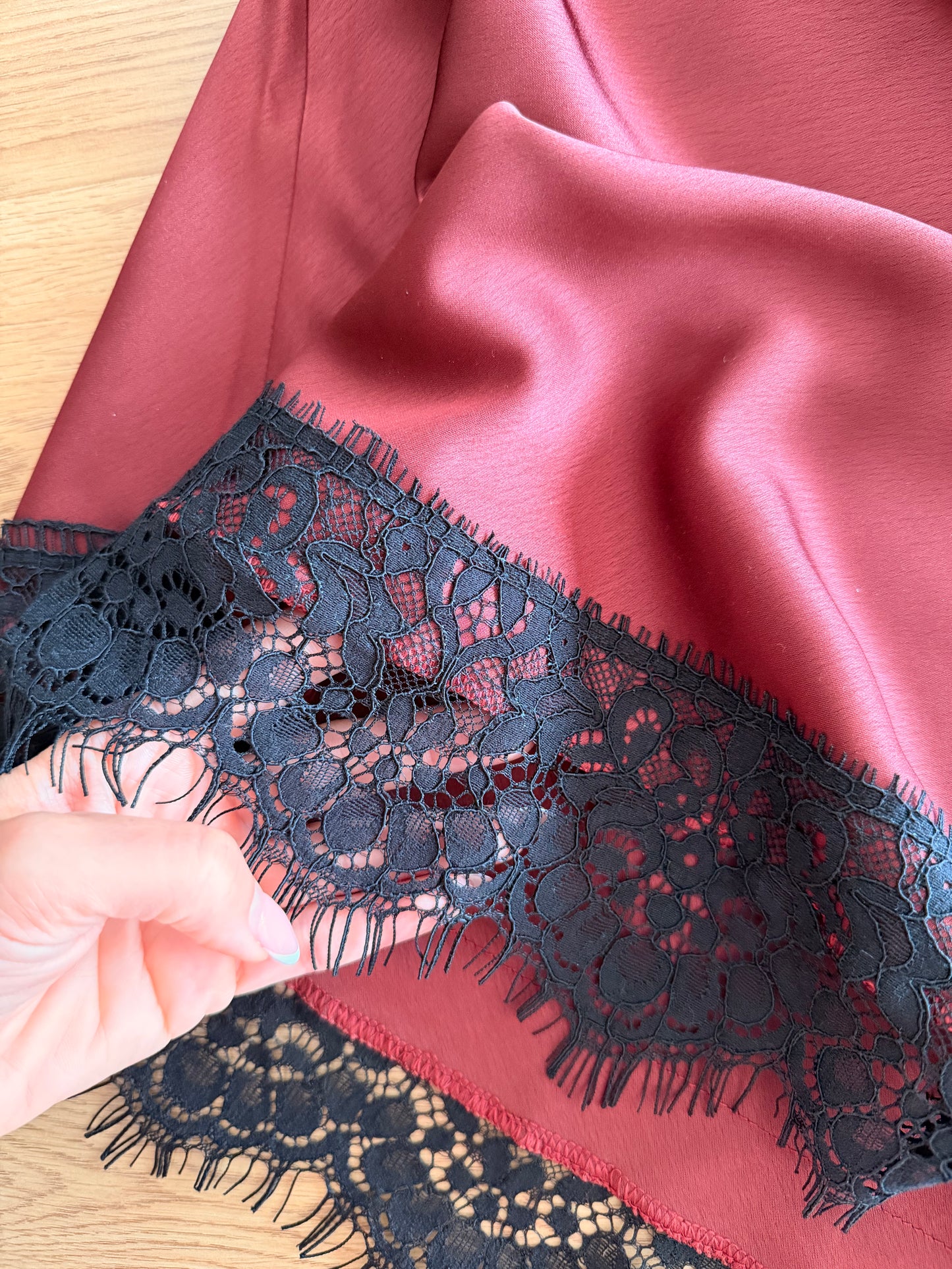 Saten Mürdüm Mini Etek Dantel Detaylı