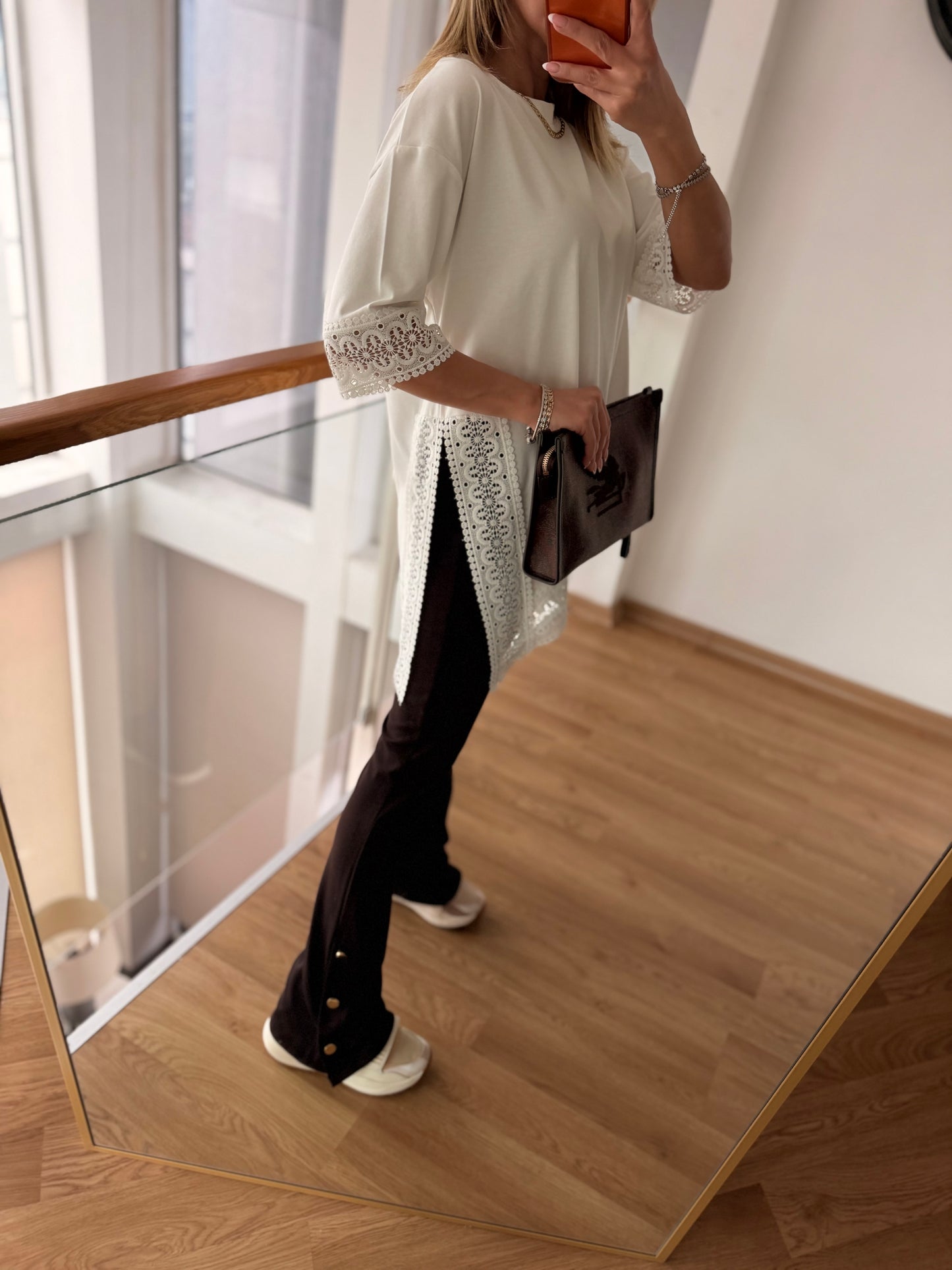 Asimetrik Güpür Detaylı Beyaz Bluz&Tshirt