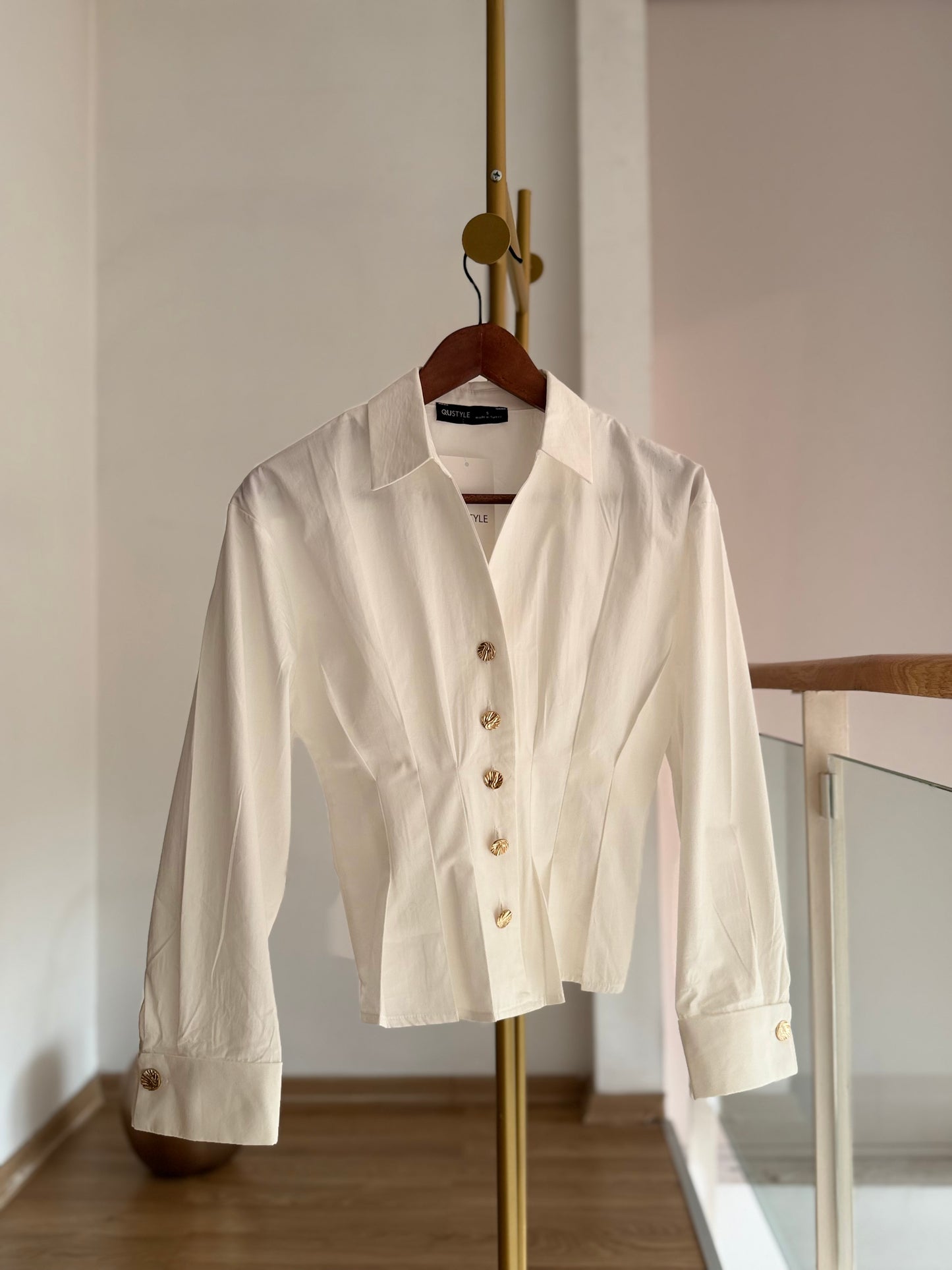 Manşet Kol Gold Düğme Beyaz Kadın Gömlek