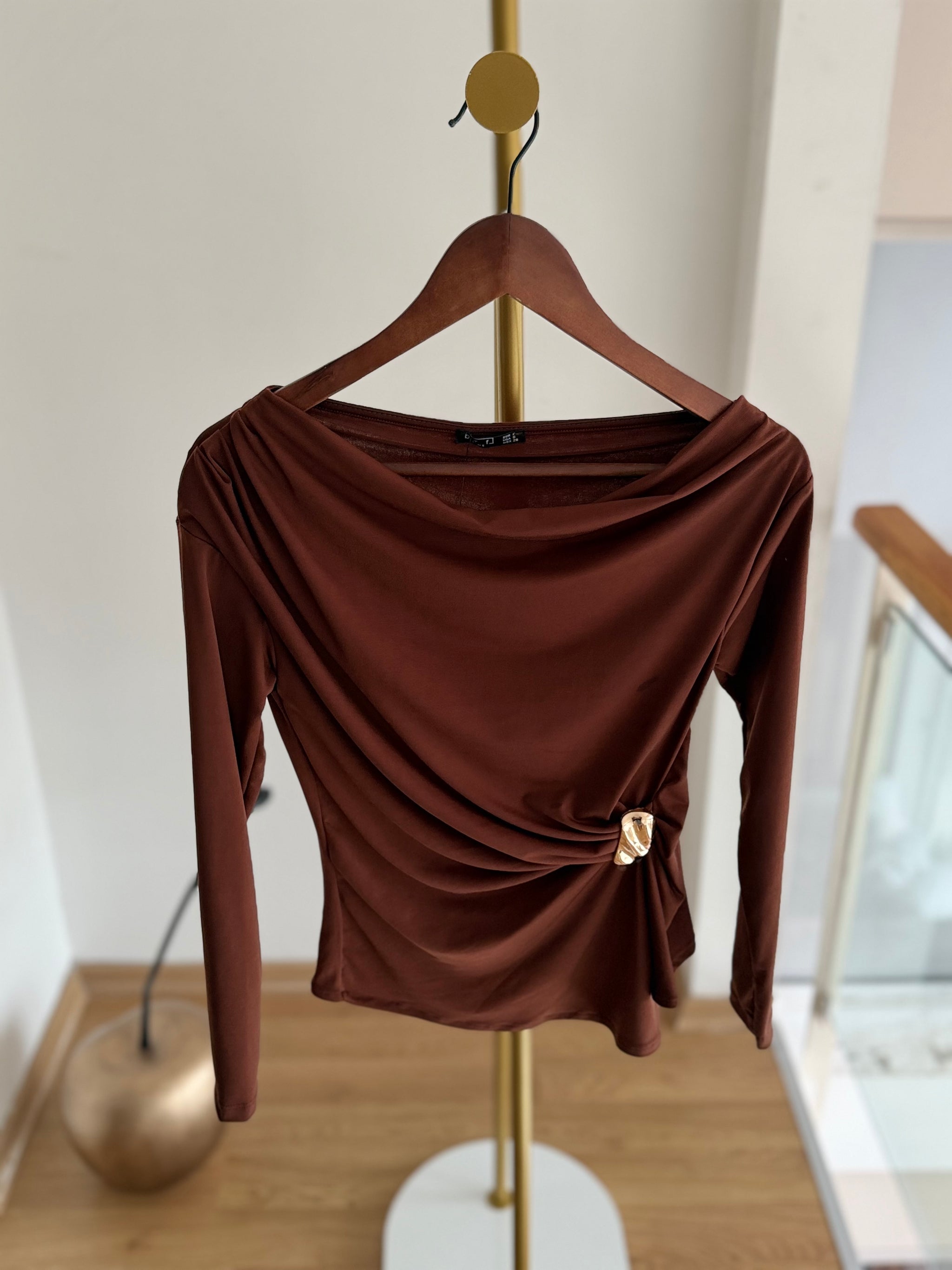 Kayık Yaka Kahve Gold Tokalı Bluz