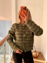 Pastel Yağ Yeşili Gold Düğmeli Hırka