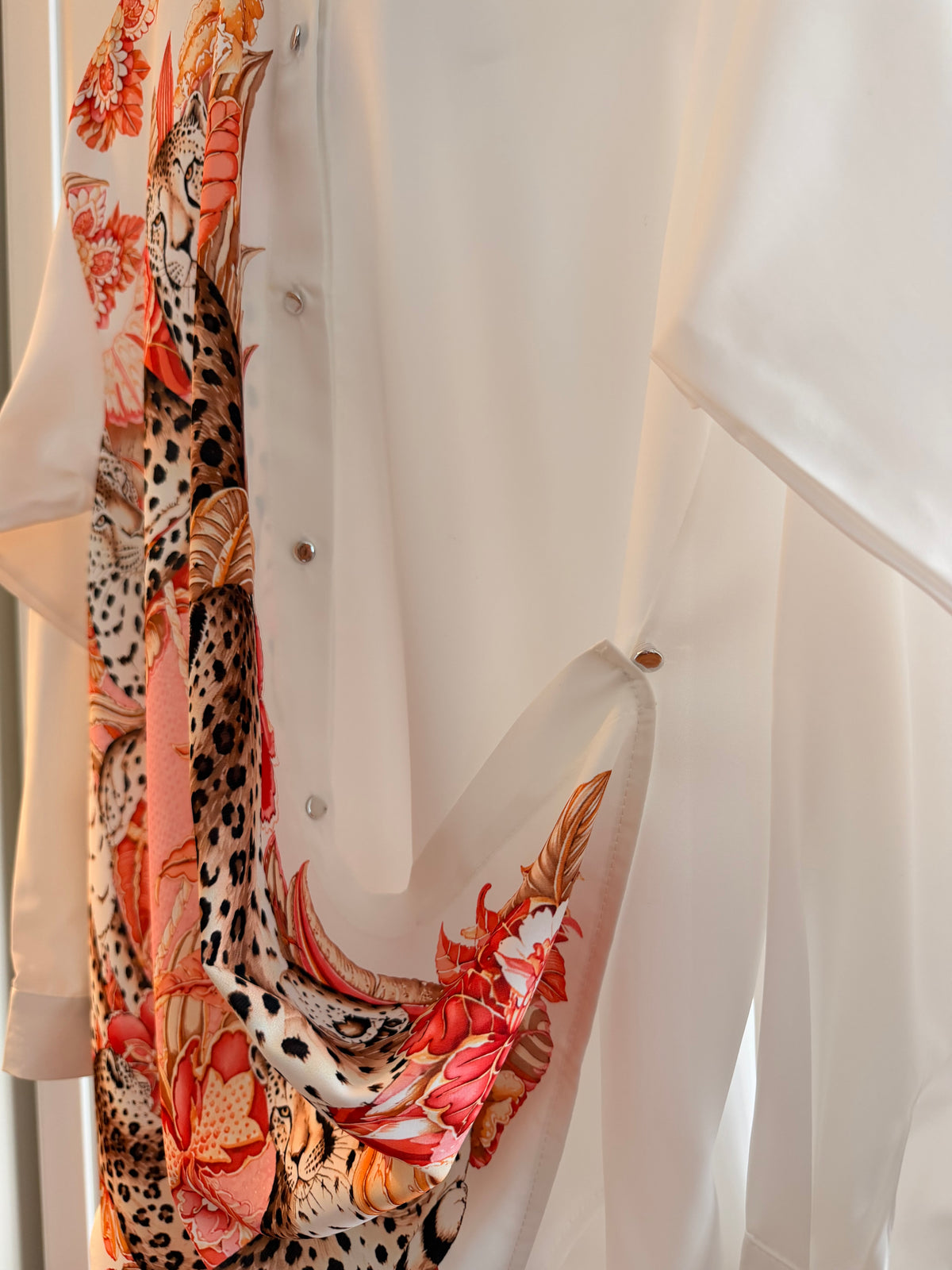 Floral Tigers Tasarım Beyaz Saten Gömlek