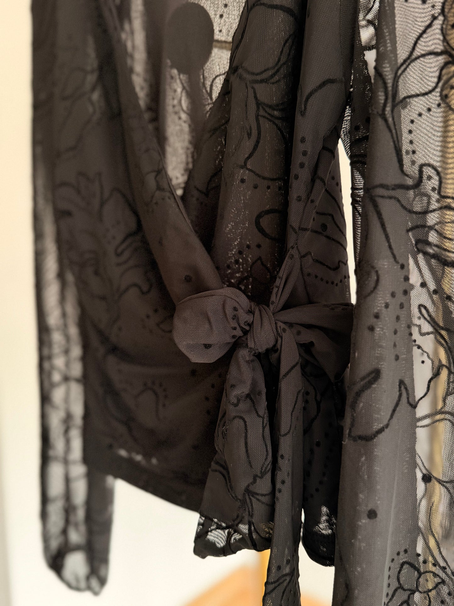 Kruvaze Yaka Bağlamalı Siyah Şifon Bluz