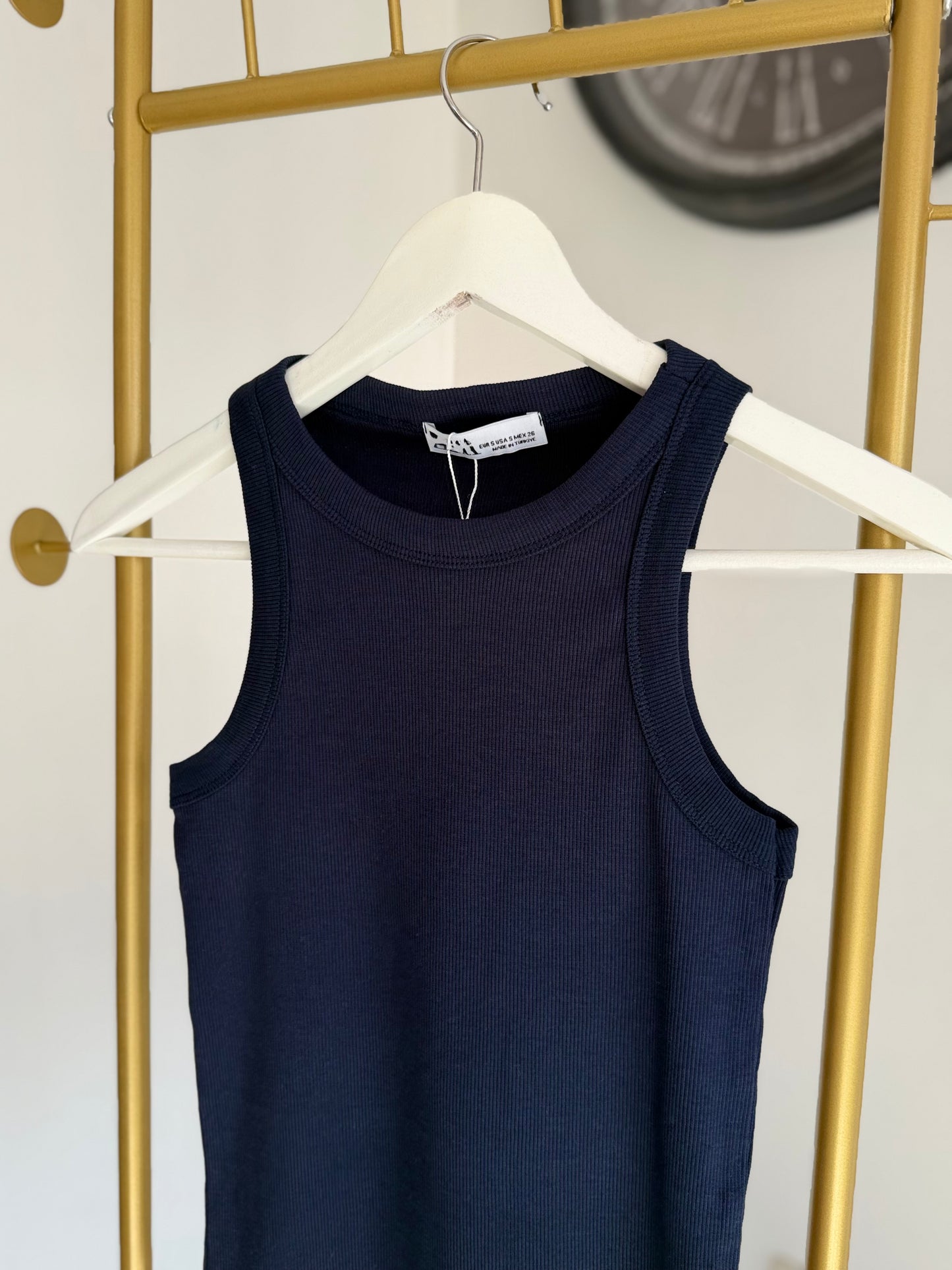 Lacivert Top Yüzücü Atlet