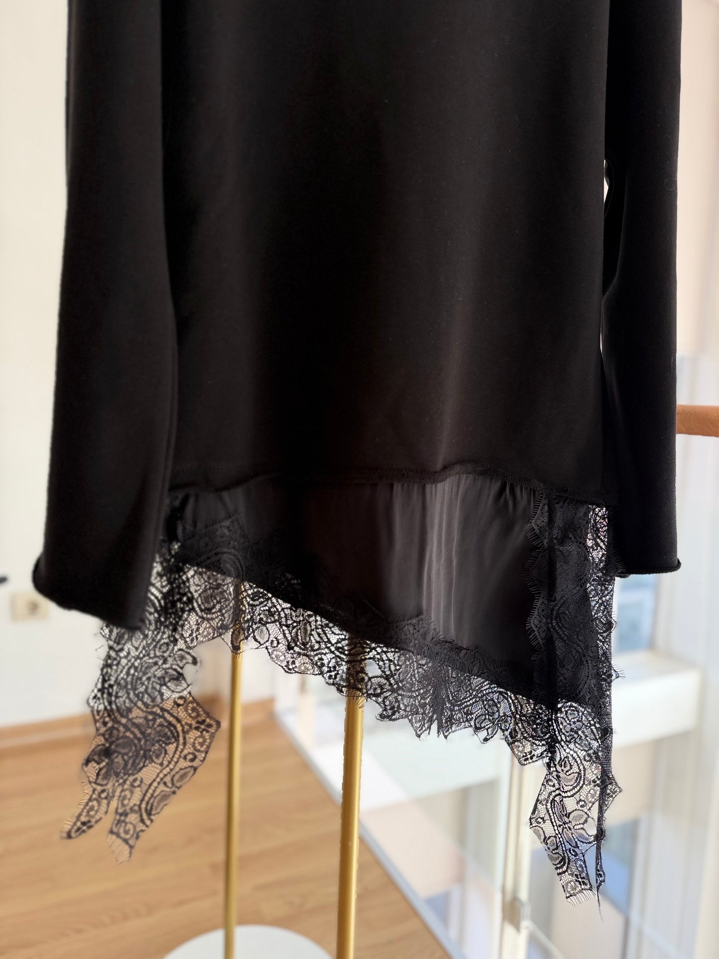 Concept Saten ve Dantel Detaylı Siyah Pamuklu Bluz