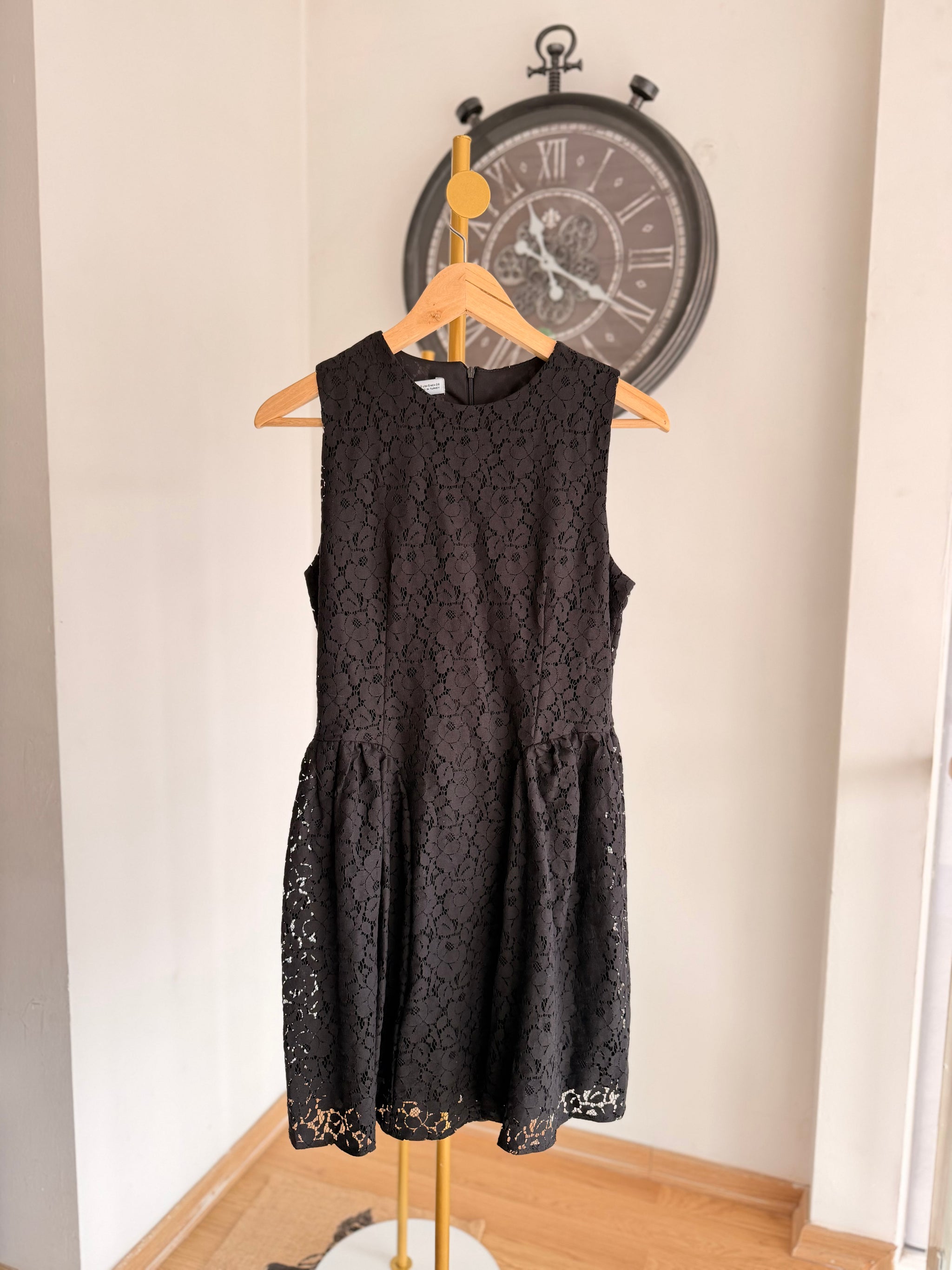 Dantel Mat Siyah Elbise