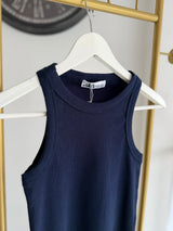 Lacivert Top Yüzücü Atlet