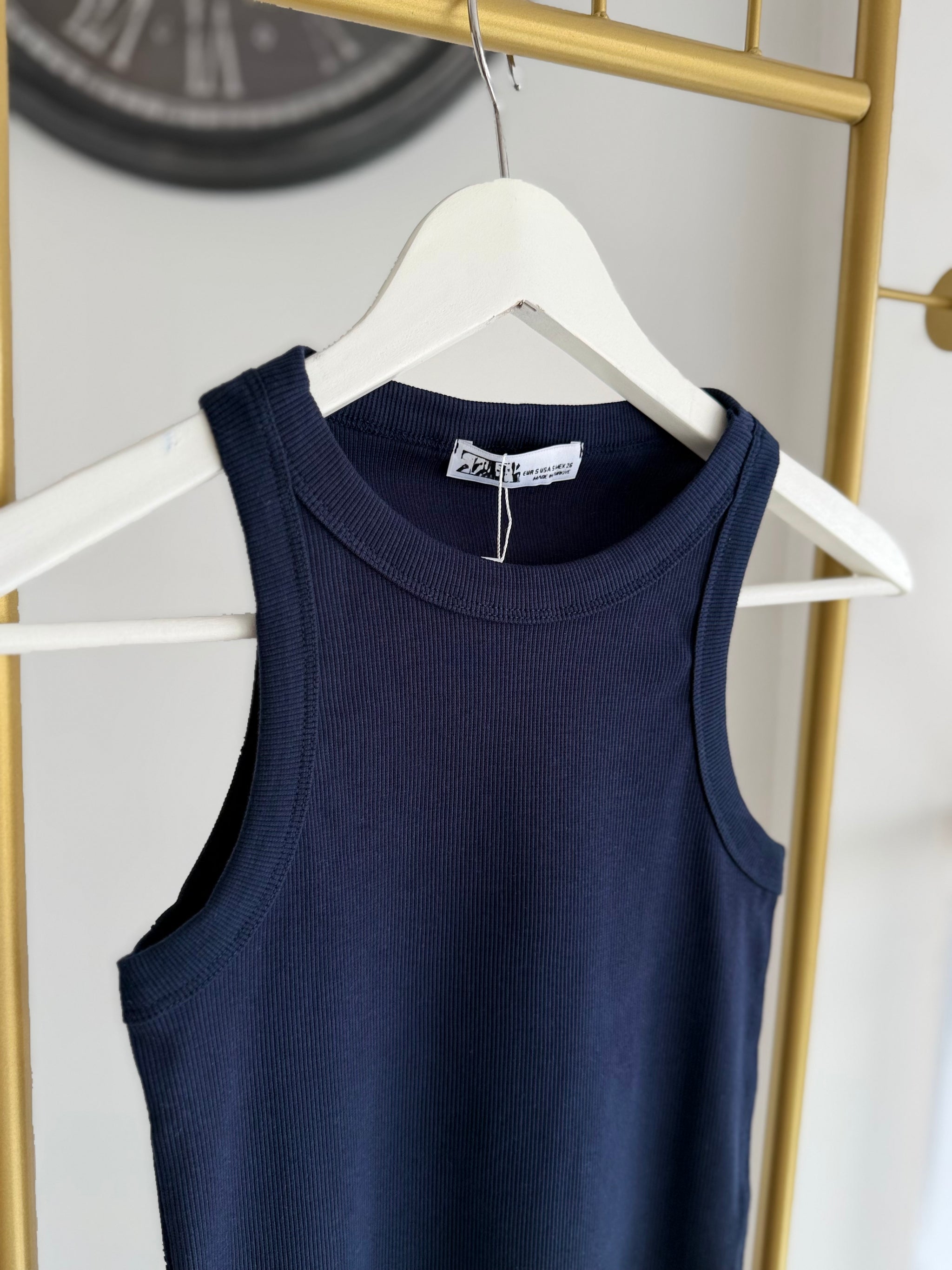 Lacivert Top Yüzücü Atlet