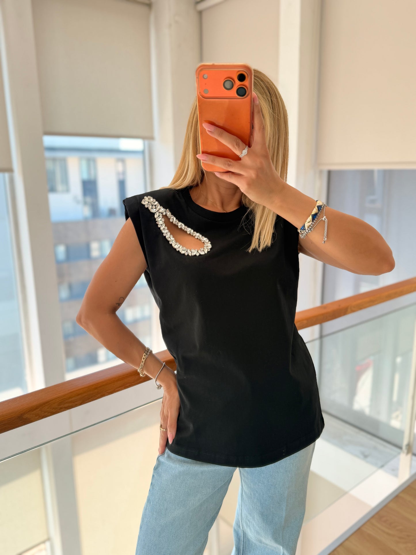 Taş Dekolte Detaylı Siyah Bluz&Tshirt