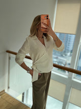 Kruvaze Yaka Beyaz Yandan Bağlamalı Gömlek