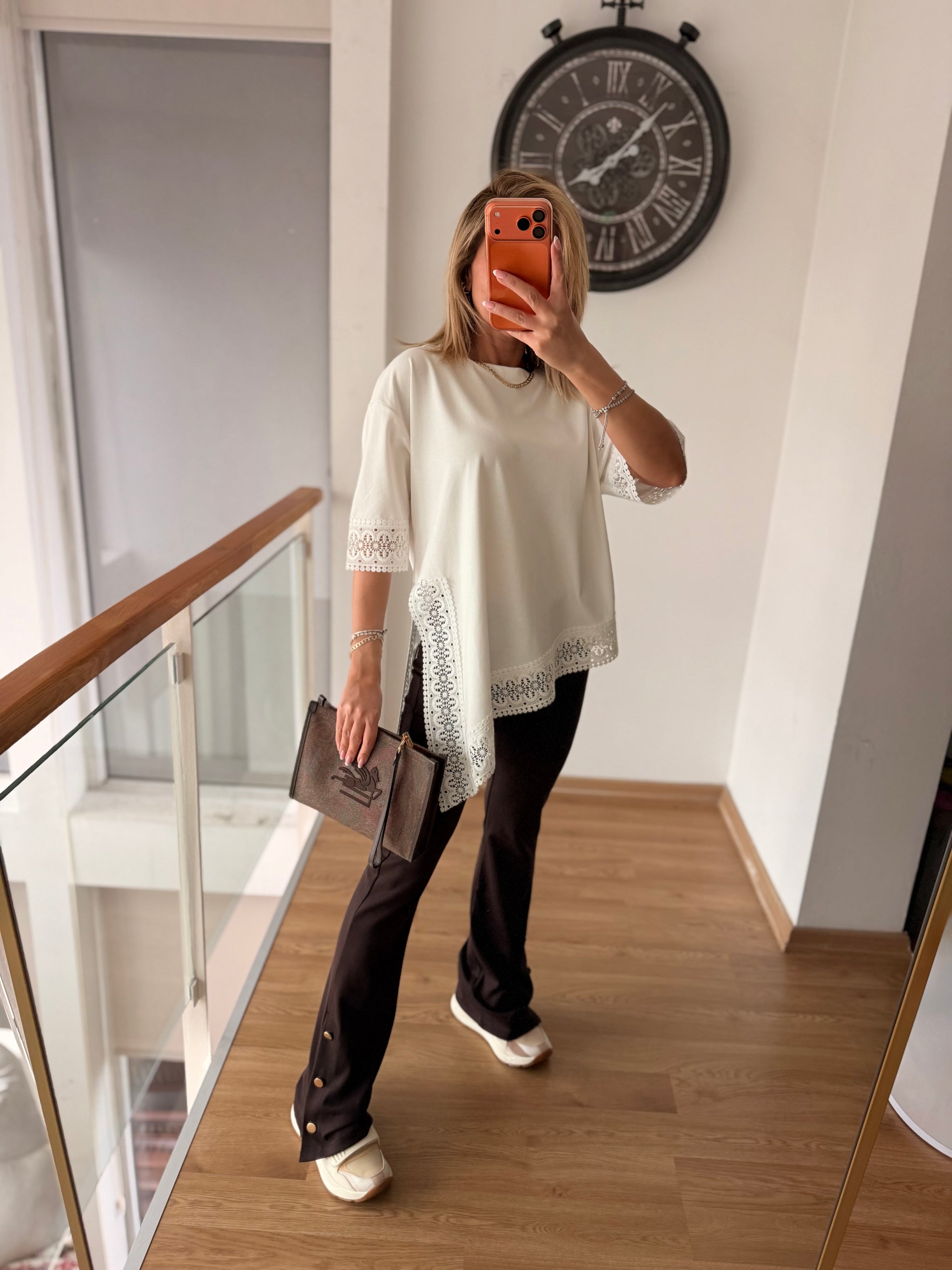 Asimetrik Güpür Detaylı Beyaz Bluz&Tshirt