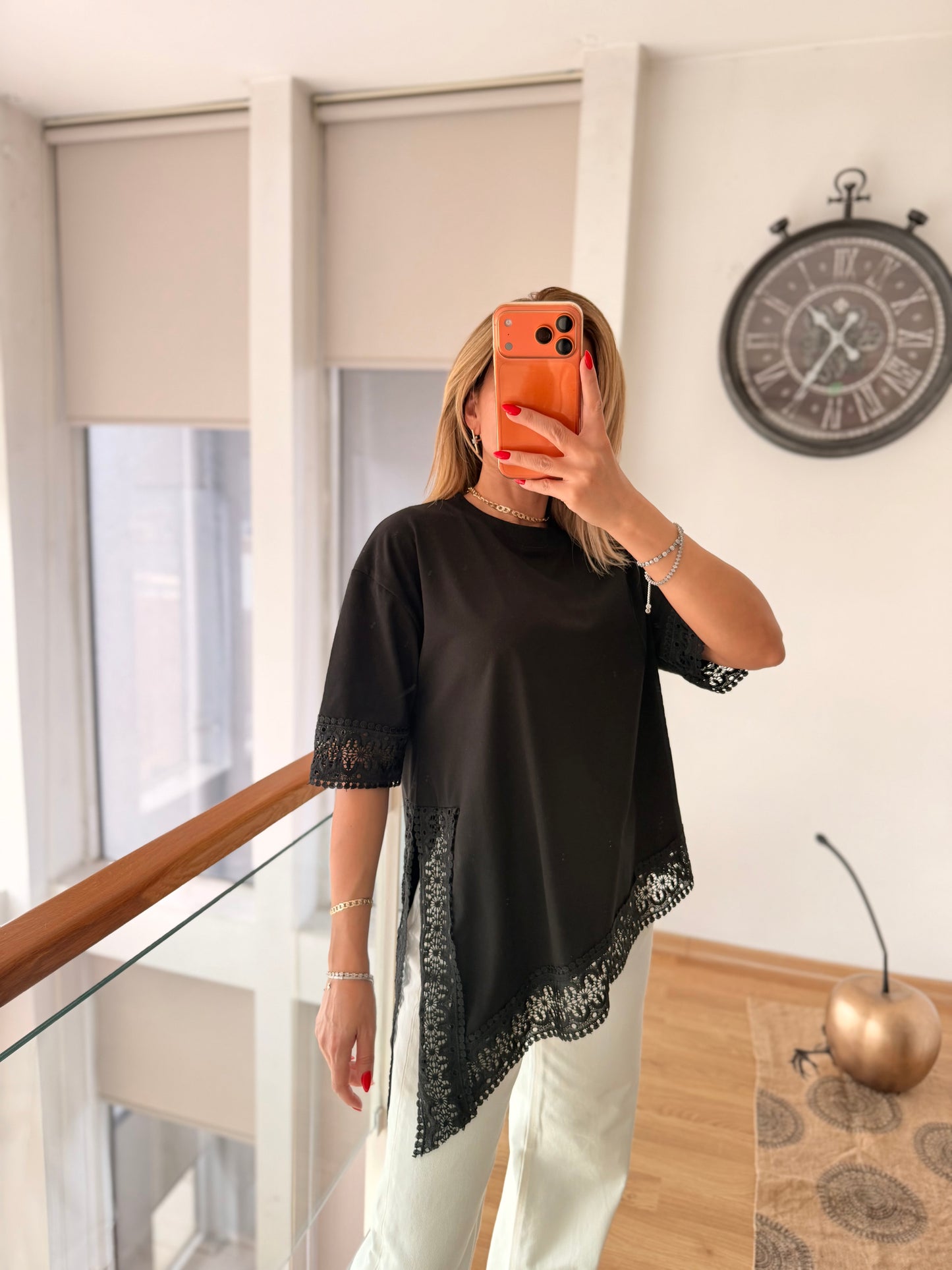 Asimetrik Güpür Detaylı Siyah Bluz&Tshirt