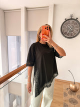 Asimetrik Güpür Detaylı Siyah Bluz&Tshirt