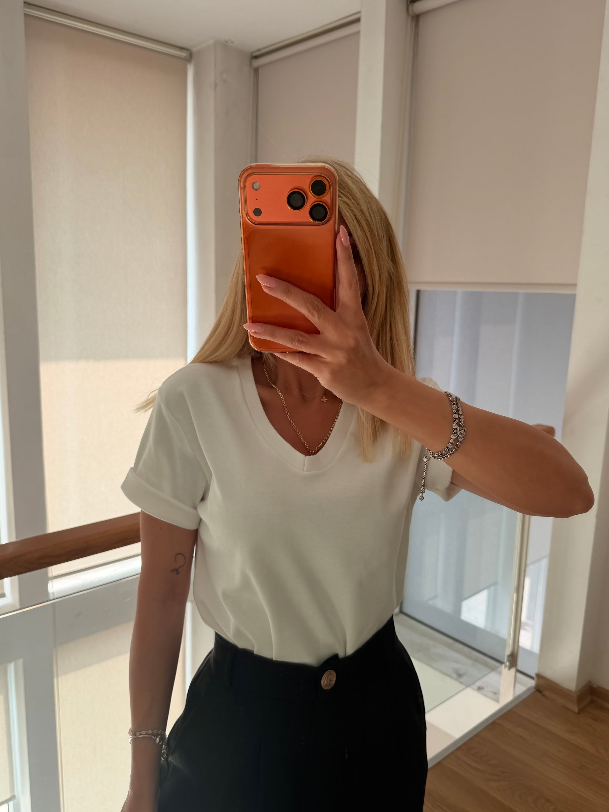 Basic V Yaka %100 Pamuk Beyaz Tshirt