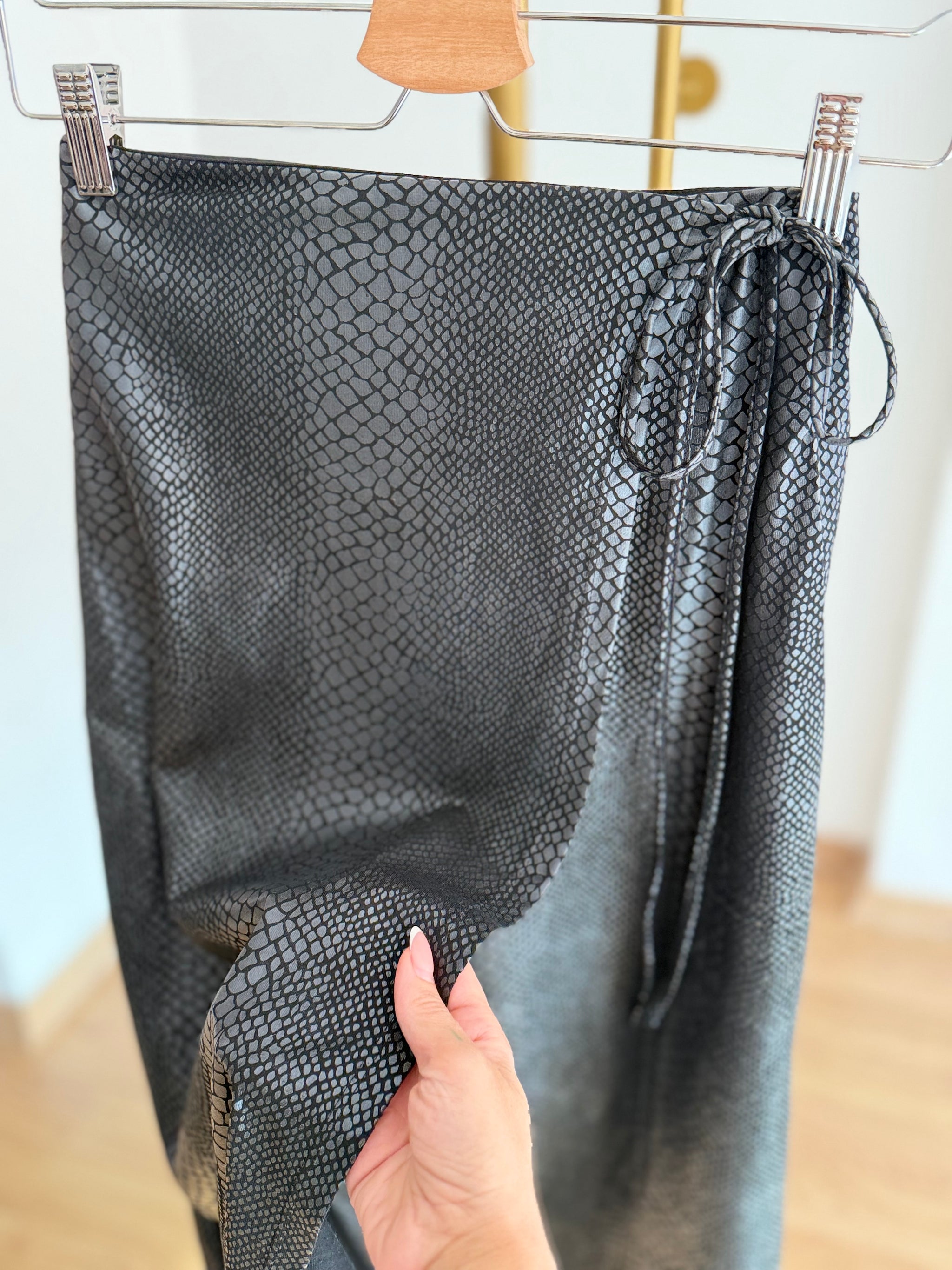 Yılan Derisi Desenli Anvelop Midi Boy Antrasit Etek