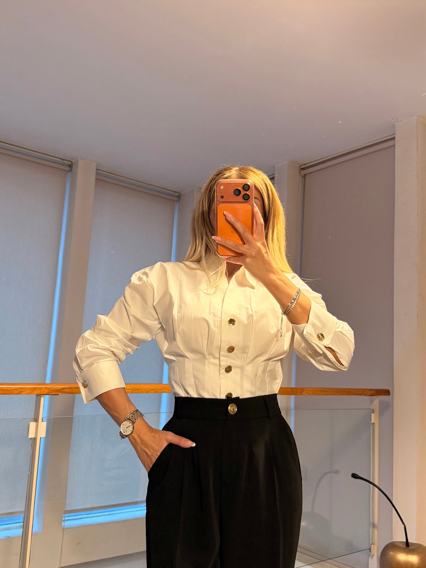 Manşet Kol Gold Düğme Beyaz Kadın Gömlek