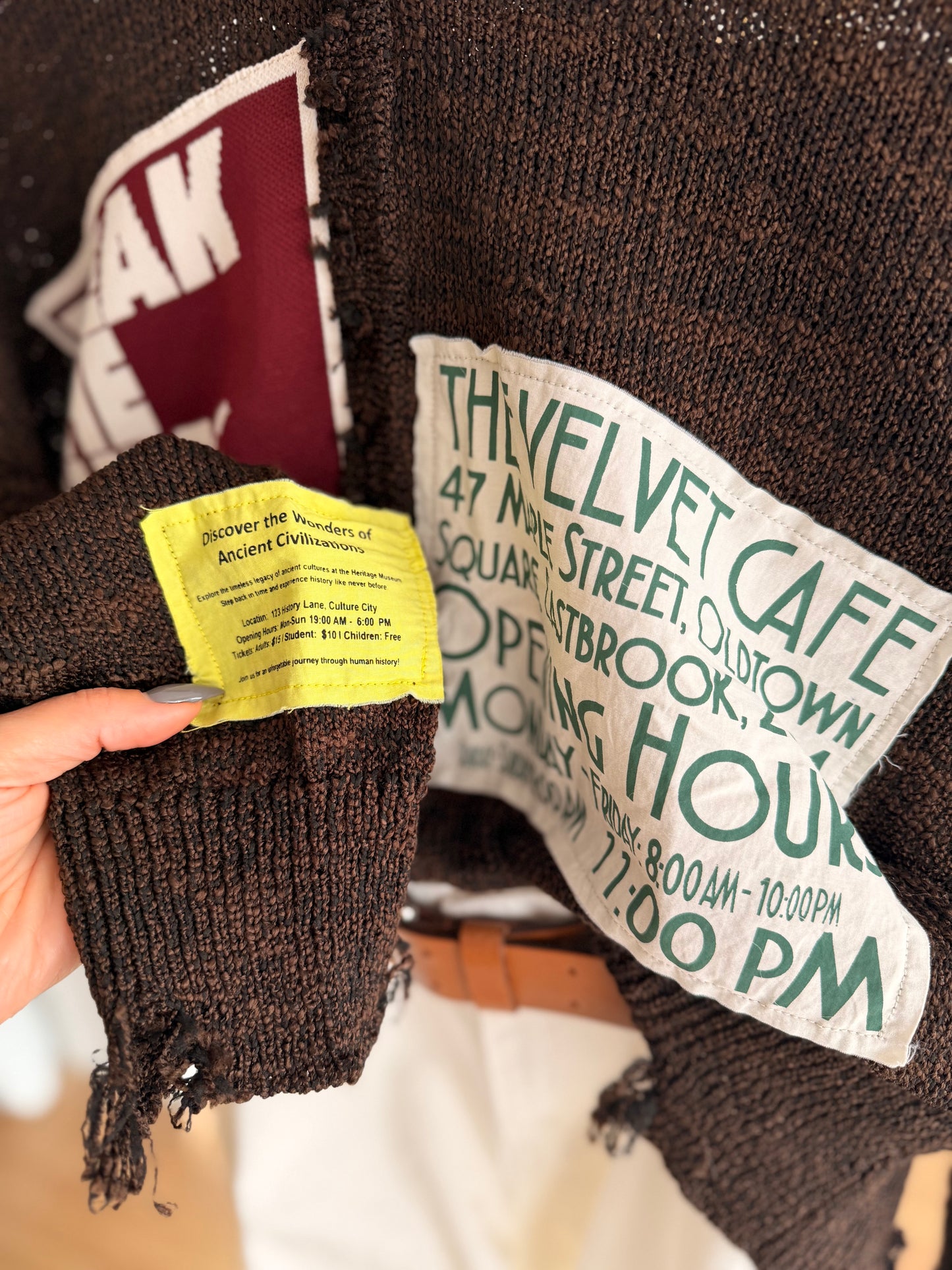 Slogan Jakarlı Patch'li Acı Kahve Tasarım Triko