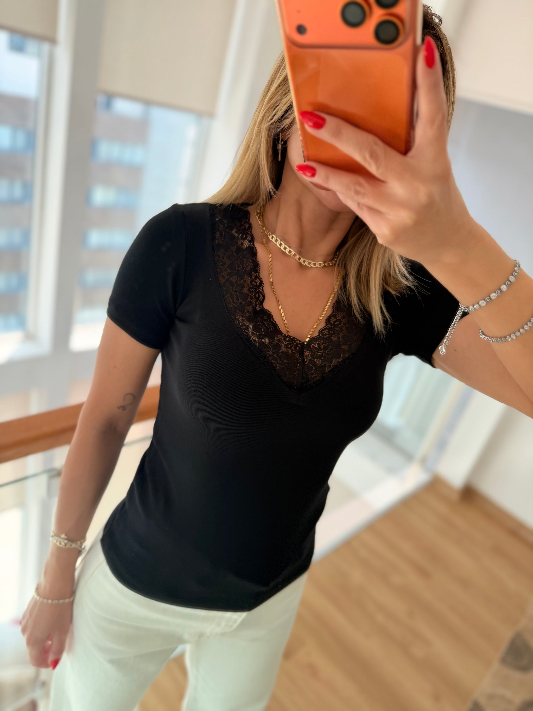Siyah V Dantel Yaka Tshirt