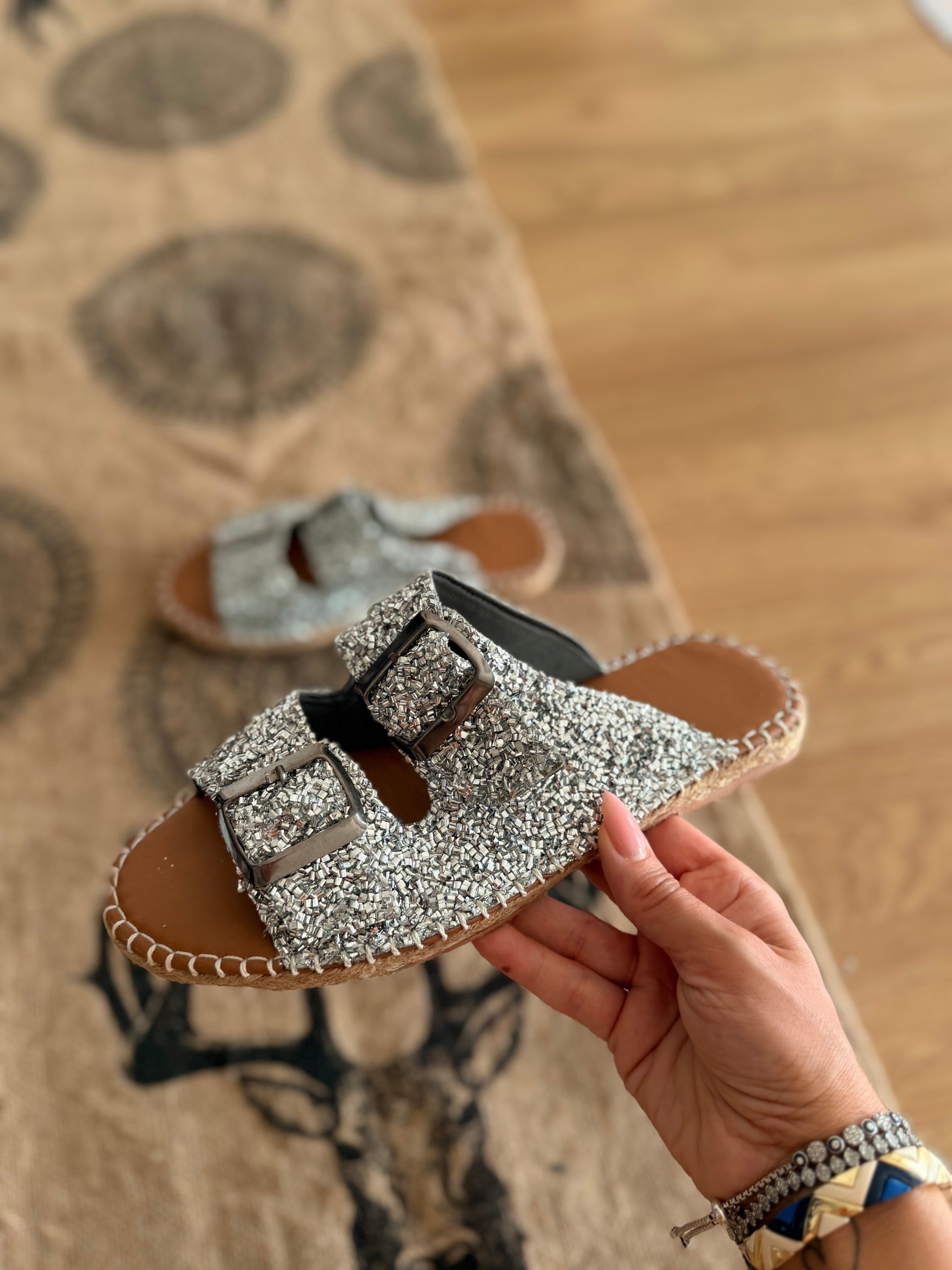Pullu Silver Terlik