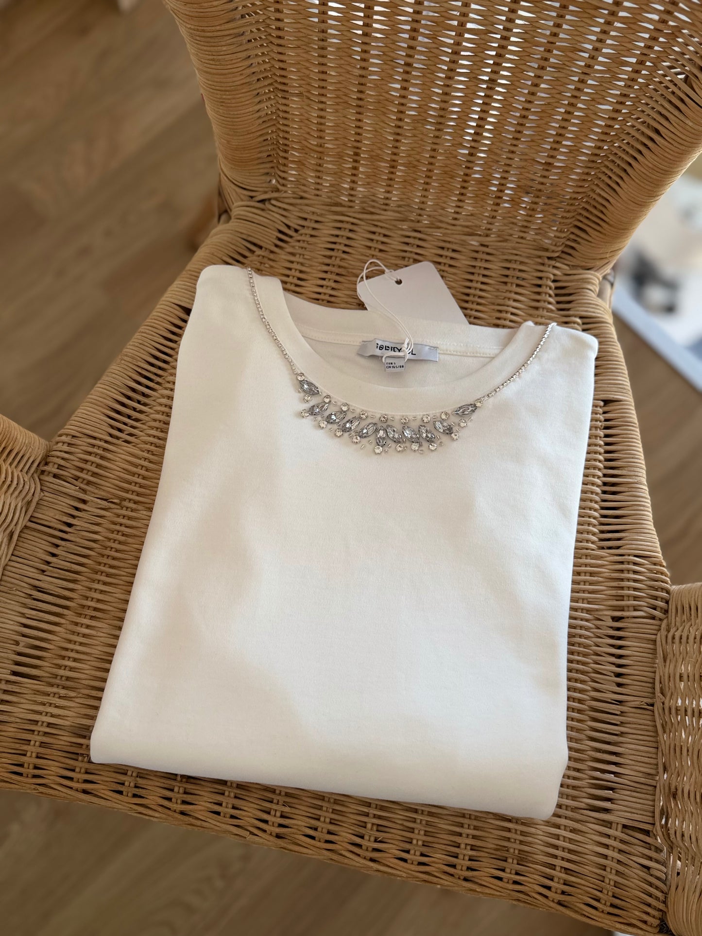 Premium Taş İşlemeli Beyaz Tshirt