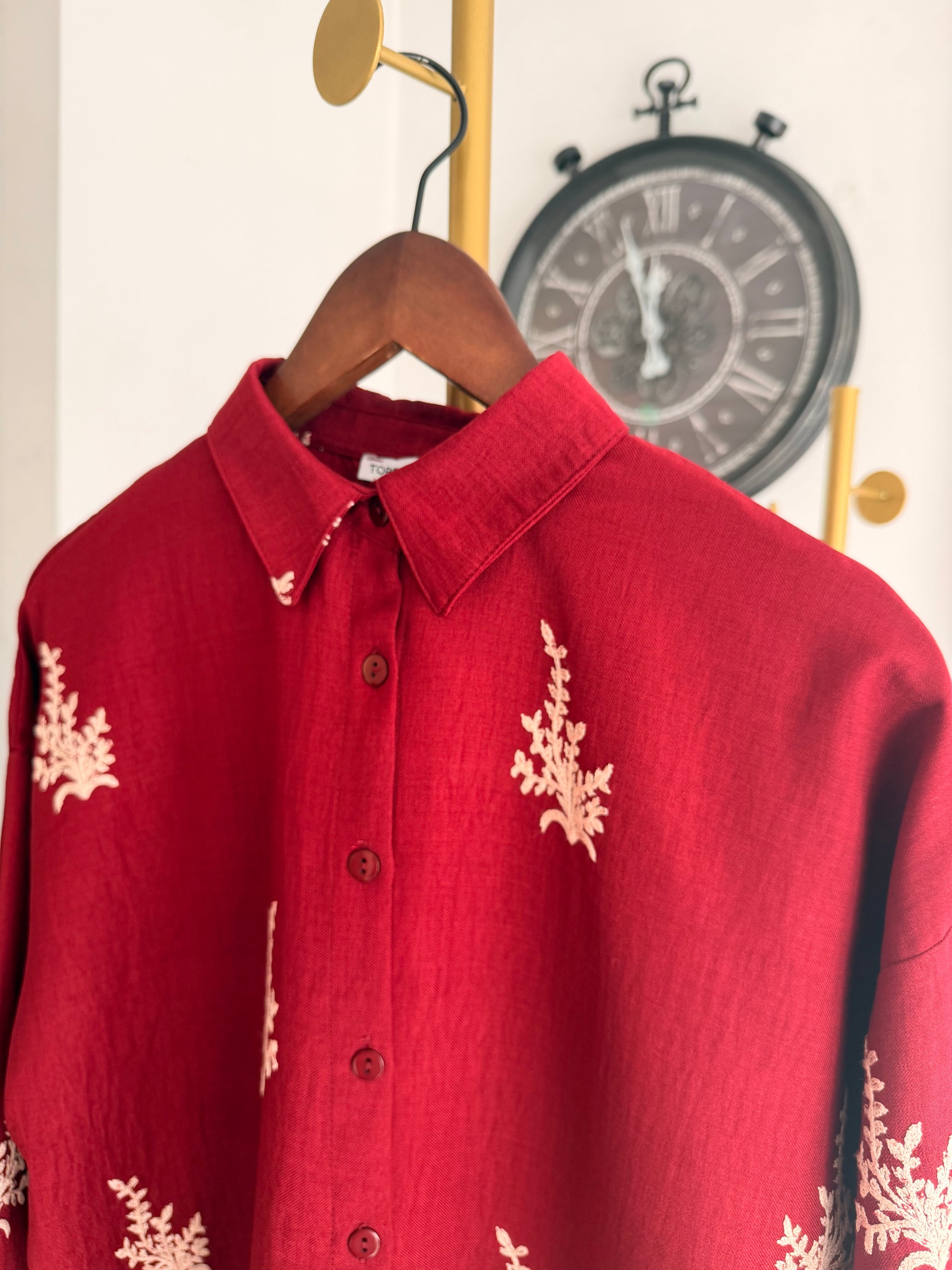 Bordo Nakış İşlemeli Oversize Gömlek