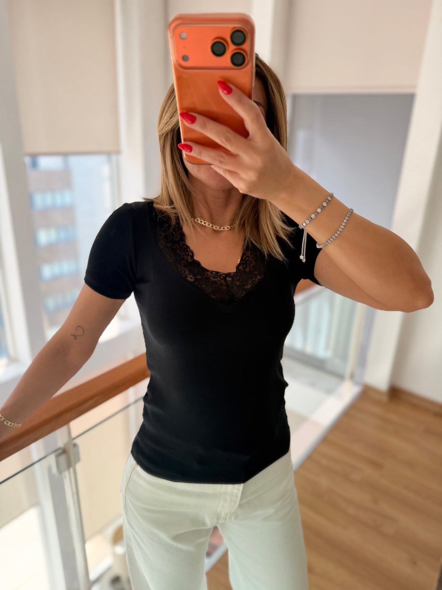 Siyah V Dantel Yaka Tshirt