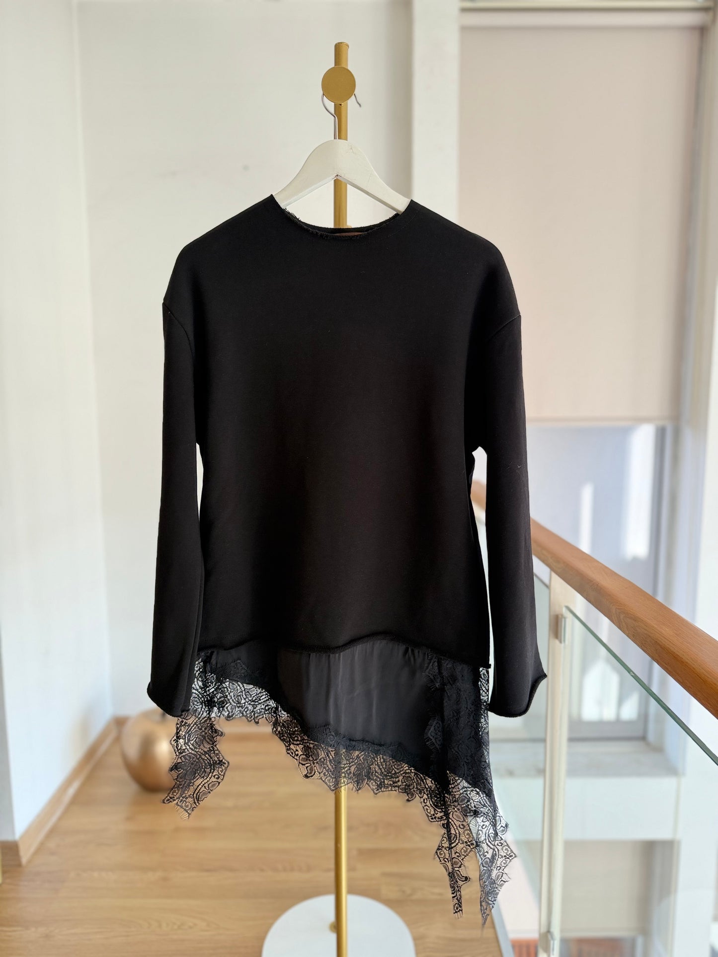 Concept Saten ve Dantel Detaylı Siyah Pamuklu Bluz