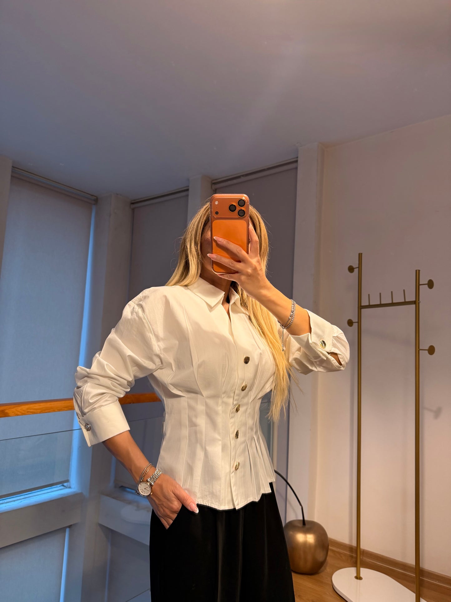 Manşet Kol Gold Düğme Beyaz Kadın Gömlek