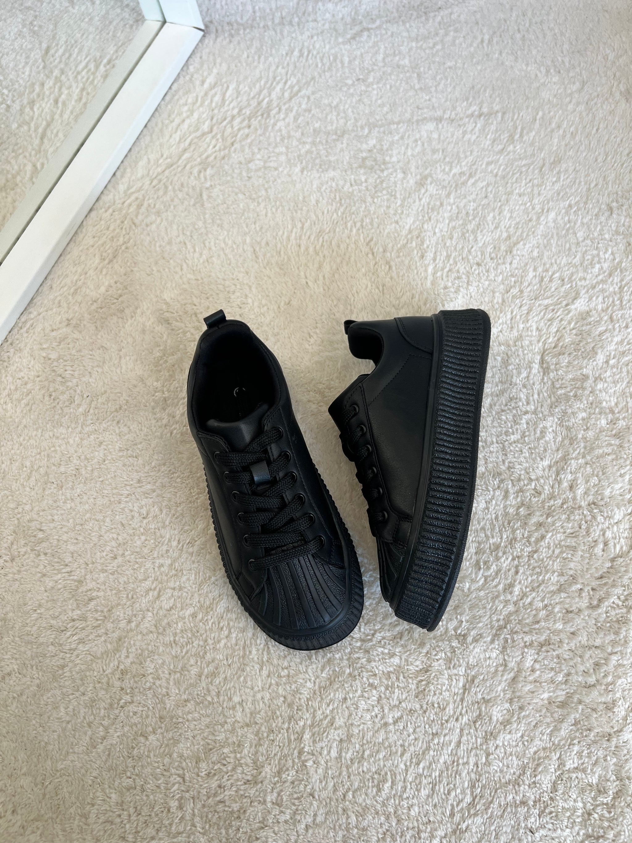 Nigra Siyah Deri Sneakers