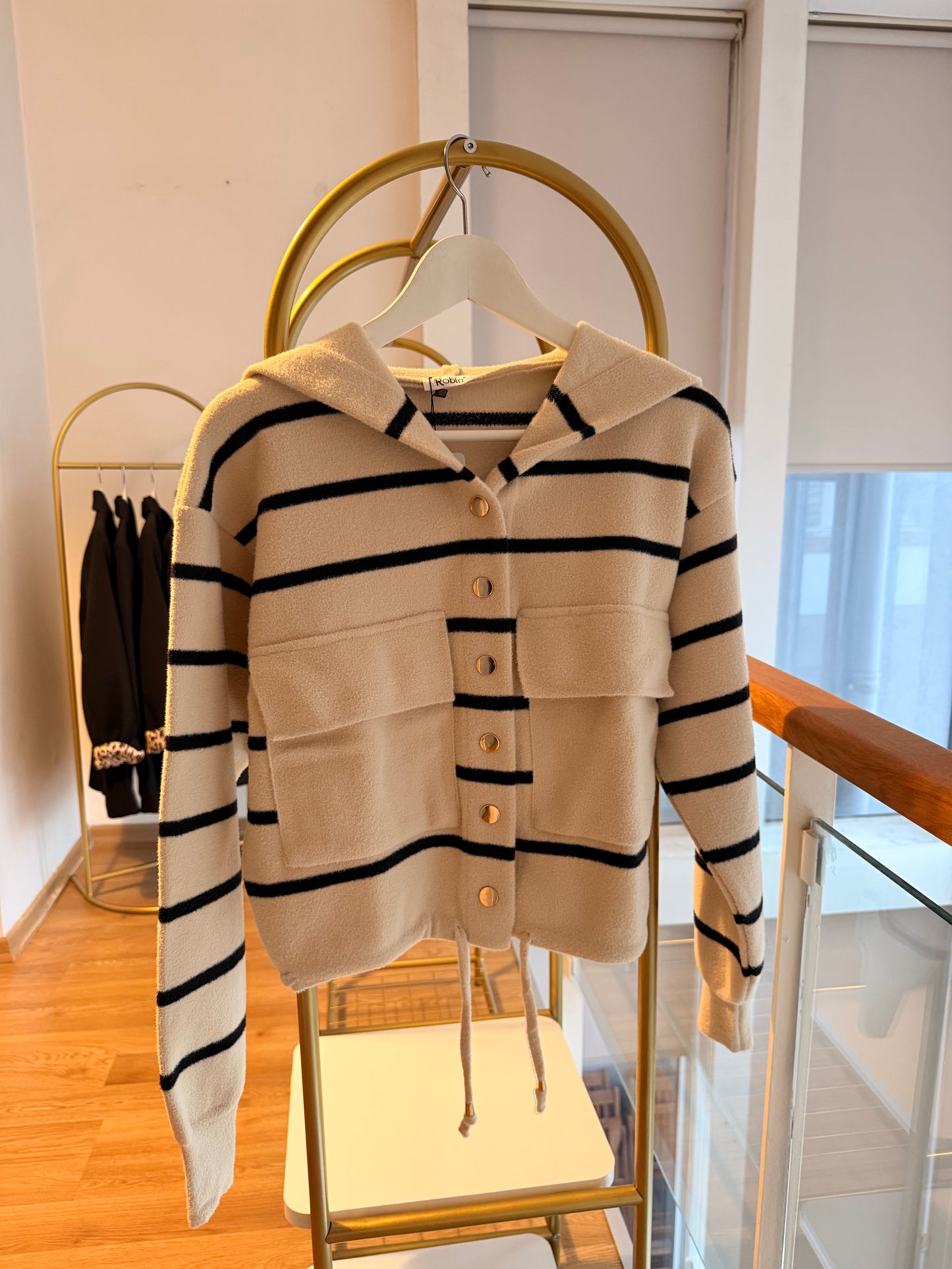 Siyah Çizgili Kalın Bej Triko Hırka Ceket