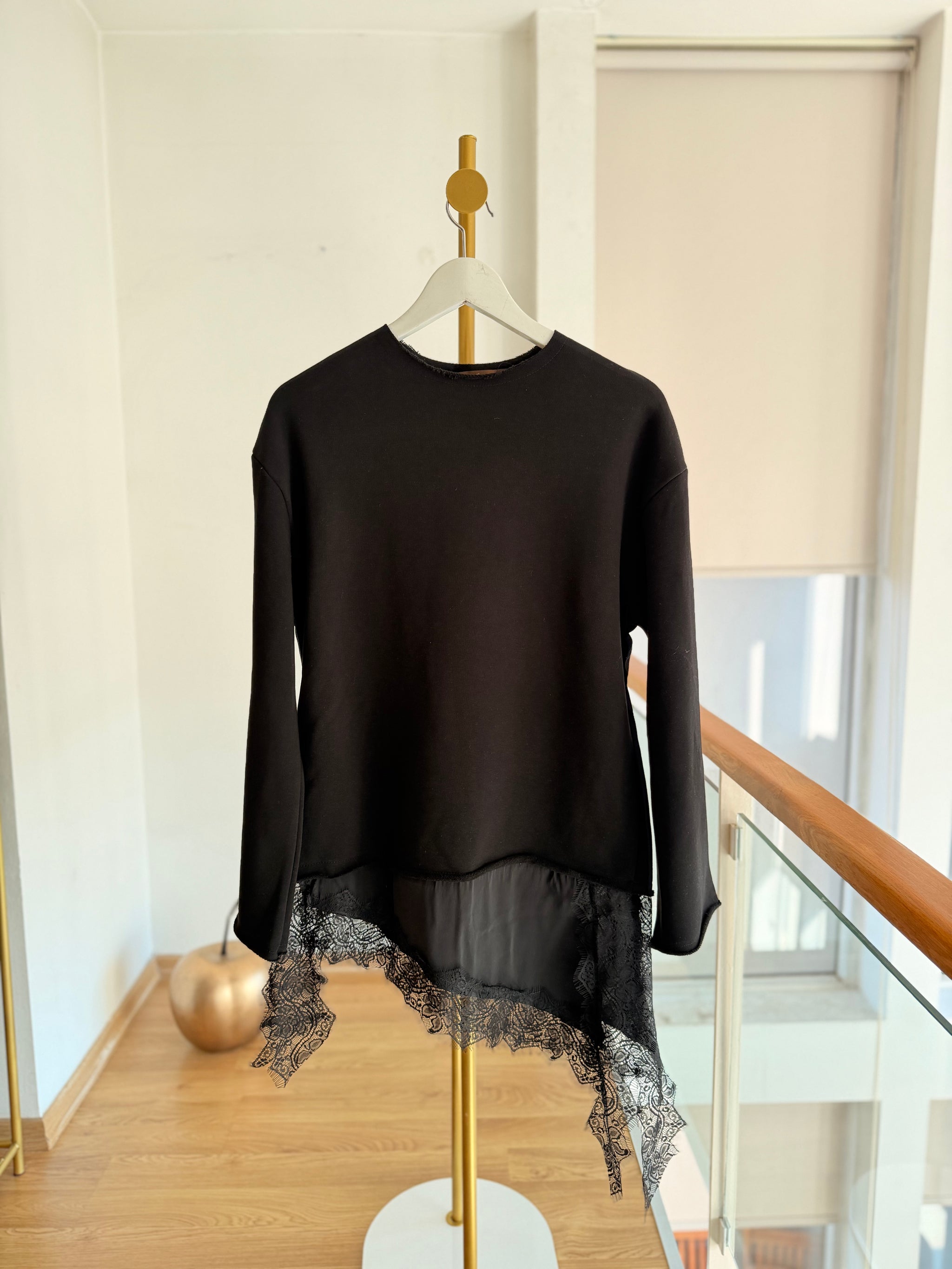 Concept Saten ve Dantel Detaylı Siyah Pamuklu Bluz