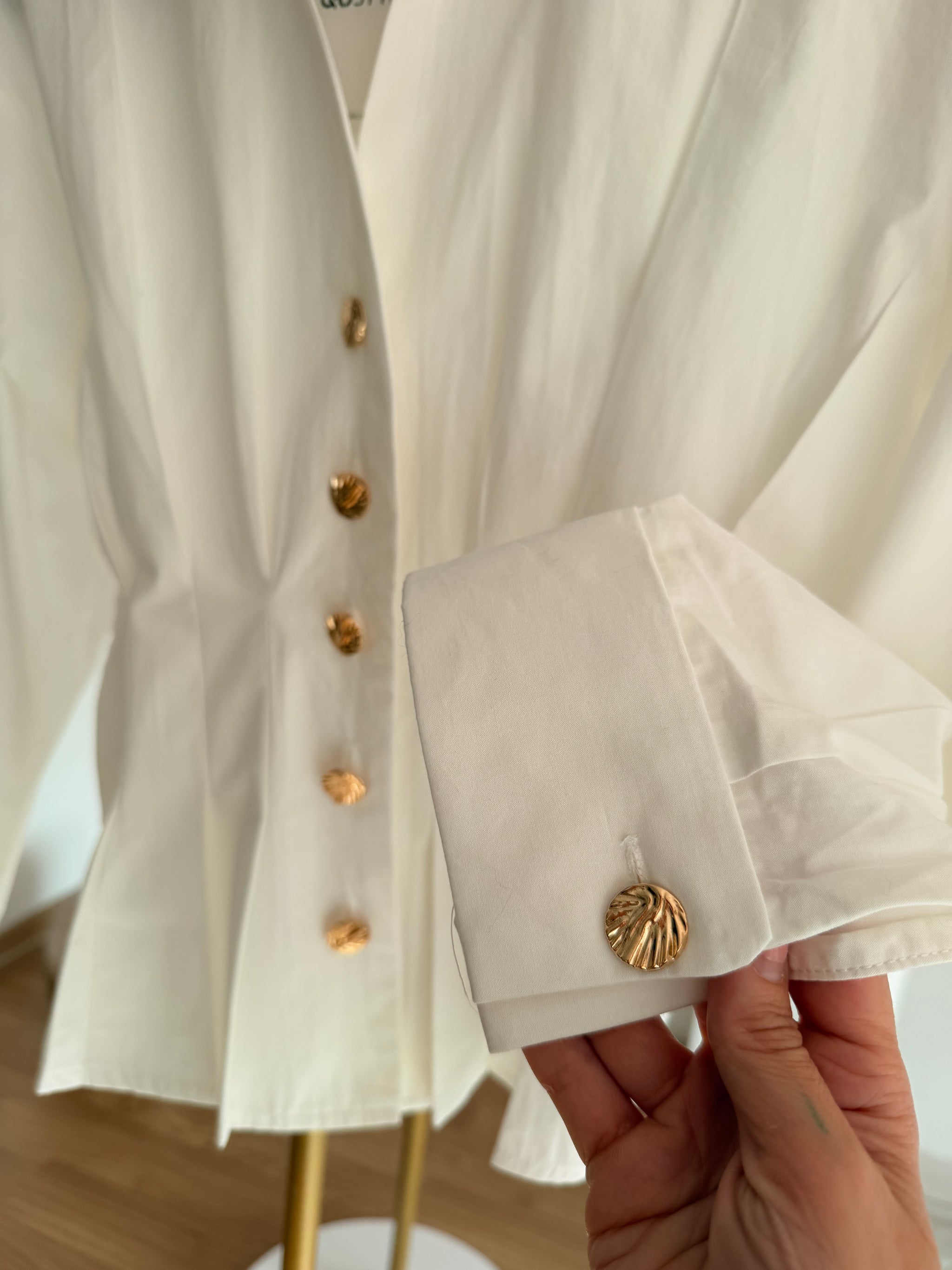 Manşet Kol Gold Düğme Beyaz Kadın Gömlek