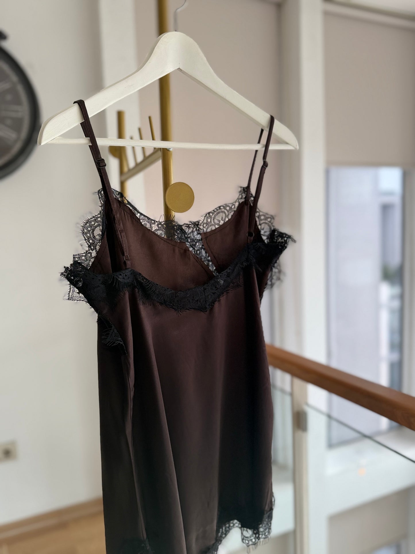 Saten Yırtmaçlı Acı Kahve Elbise
