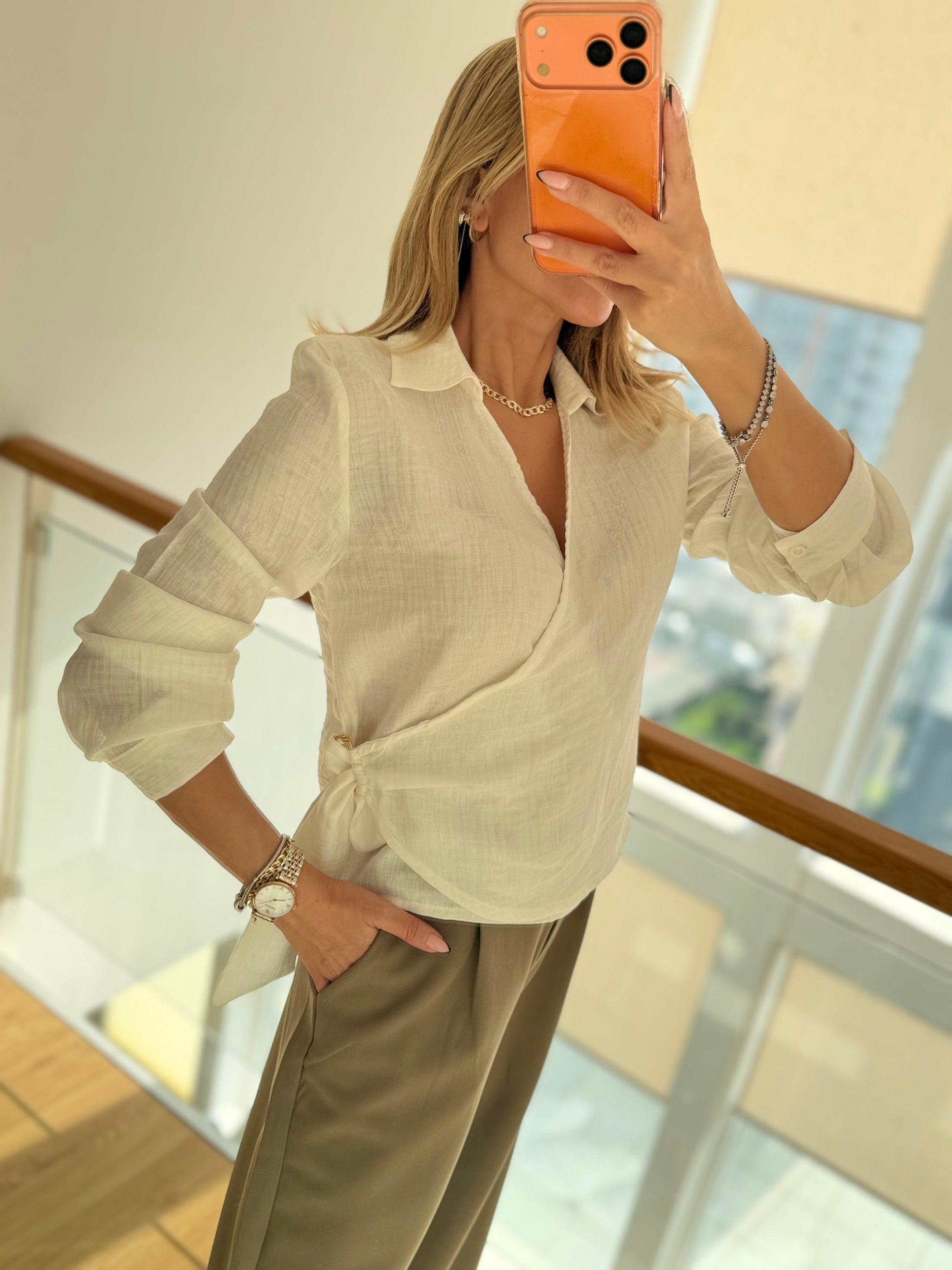 Kruvaze Yaka Beyaz Yandan Bağlamalı Gömlek