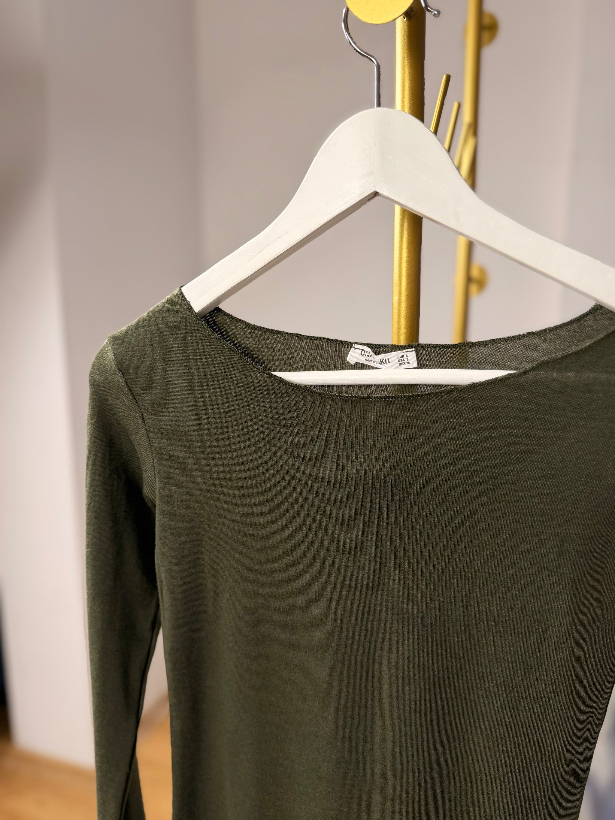 Kayık Yaka Hafif Haki Bluz