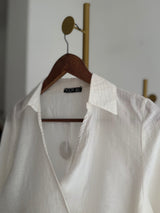 Kruvaze Yaka Beyaz Yandan Bağlamalı Gömlek