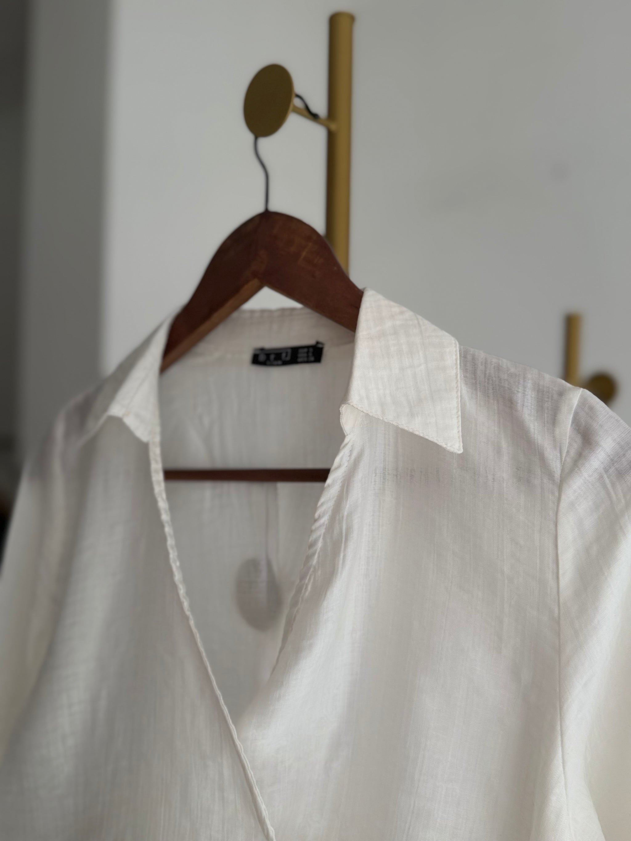 Kruvaze Yaka Beyaz Yandan Bağlamalı Gömlek