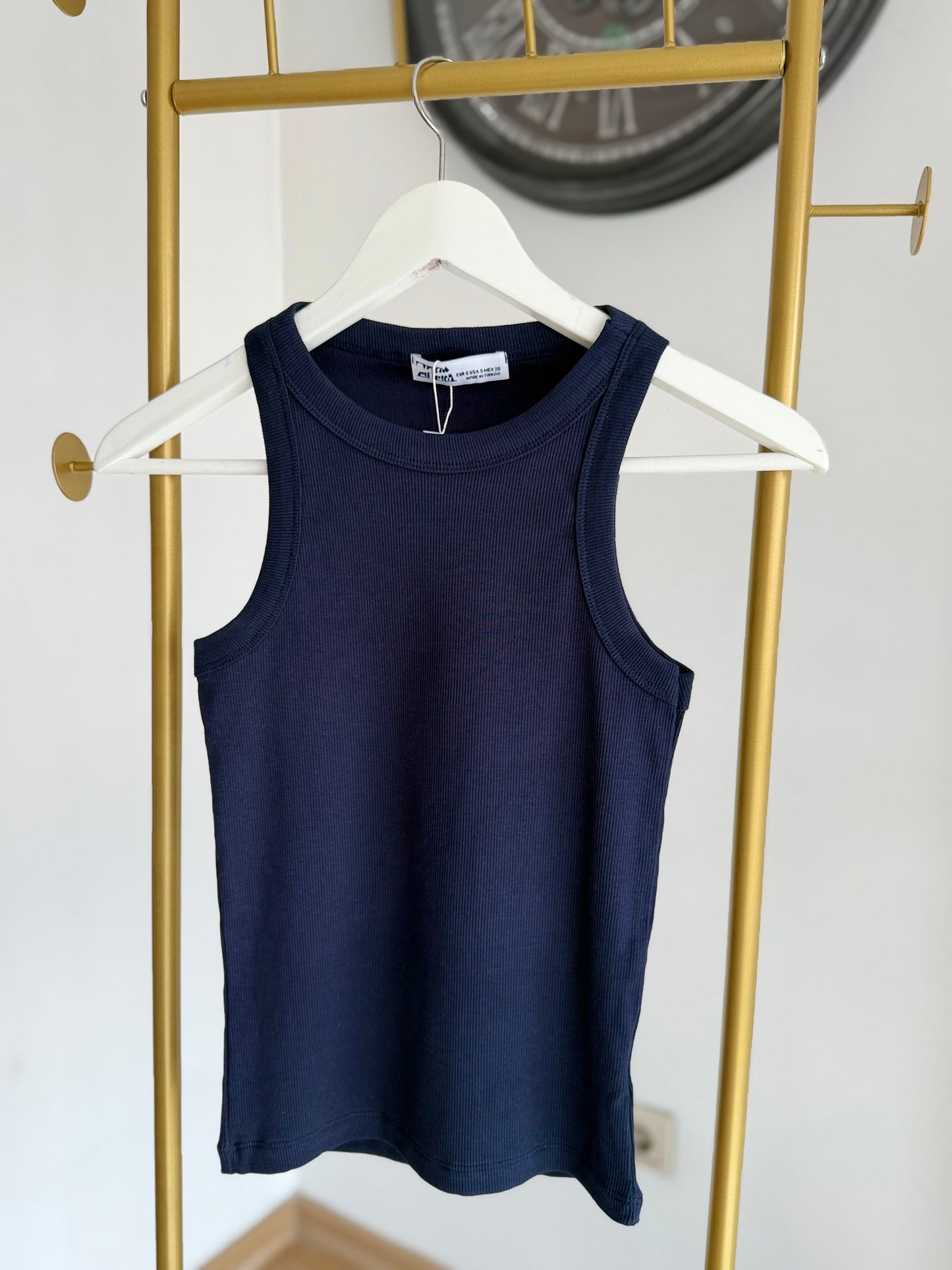 Lacivert Top Yüzücü Atlet