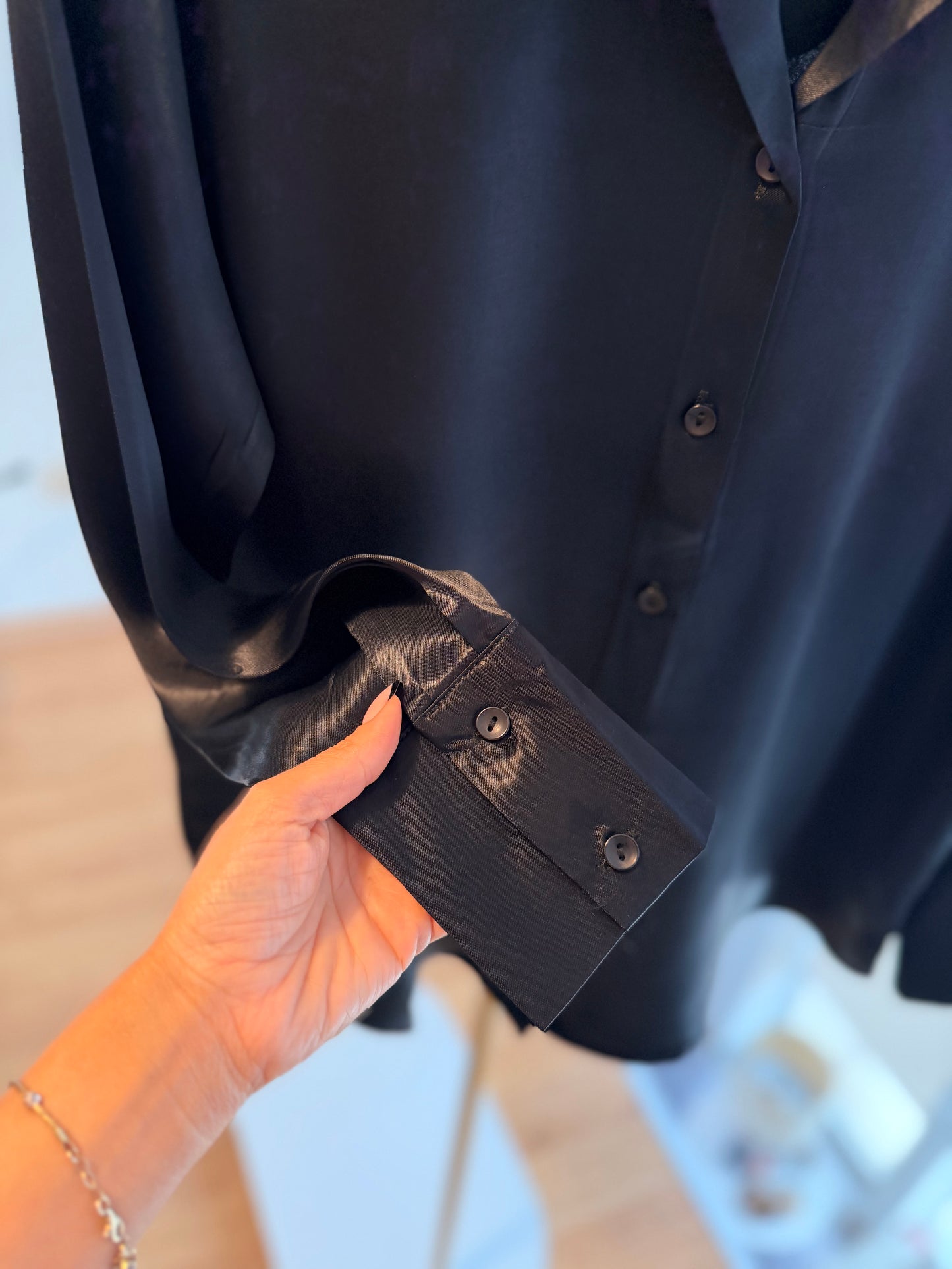 Siyah Dökümlü Pamuk Saten Gömlek