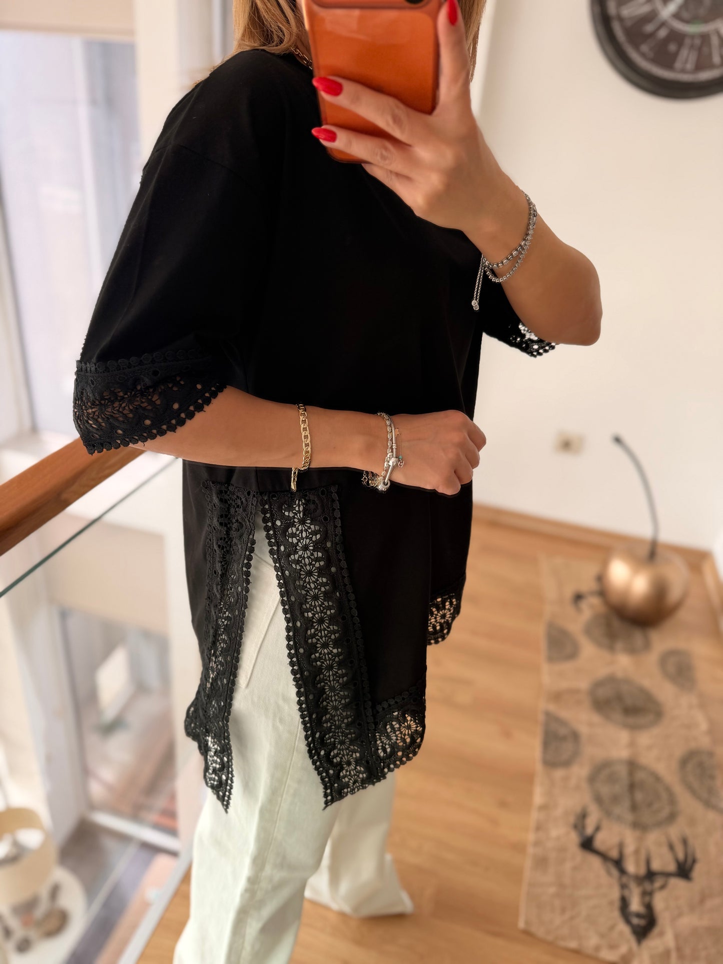 Asimetrik Güpür Detaylı Siyah Bluz&Tshirt