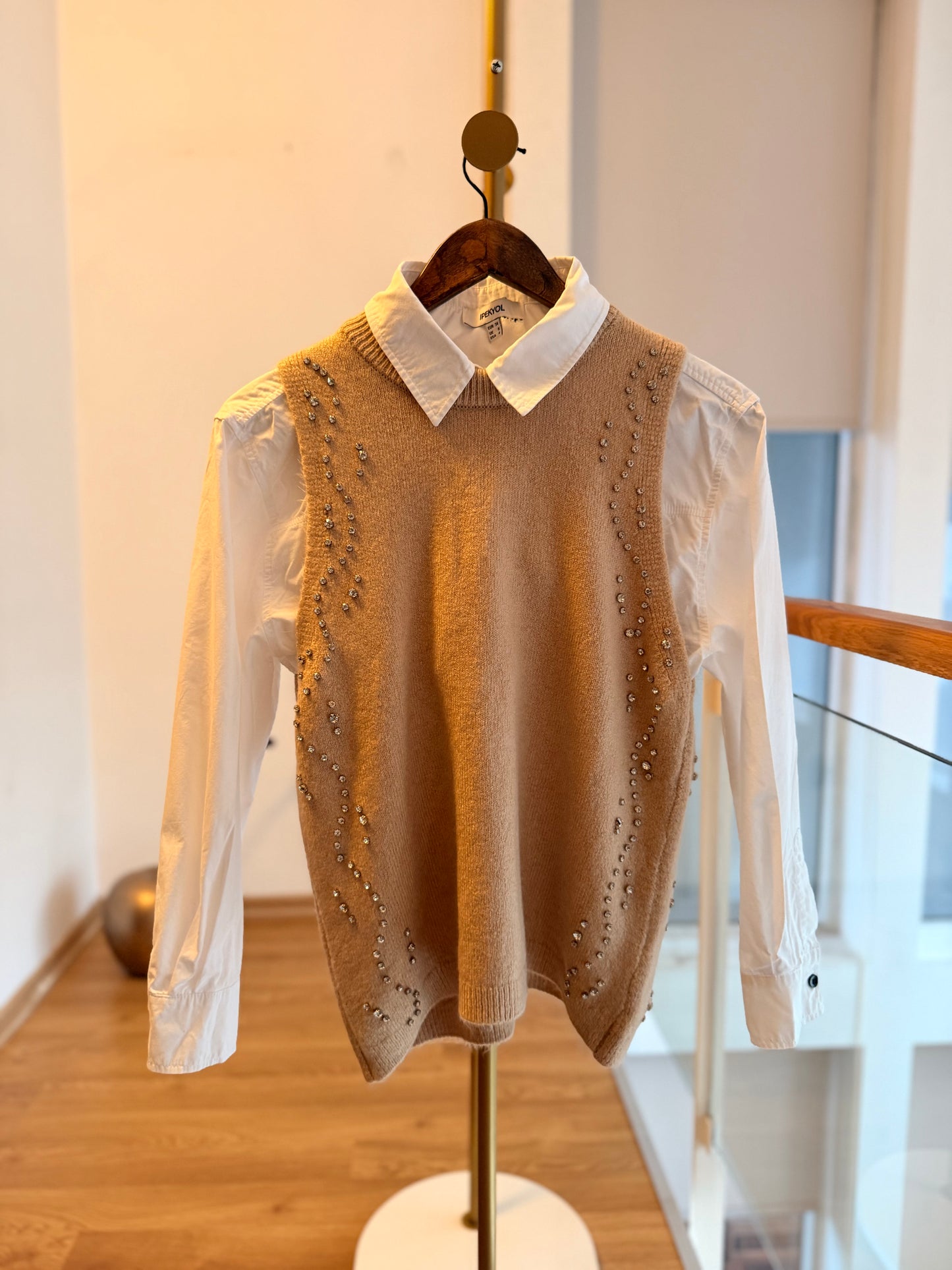 Pastel Bej Taş İşlemeli Triko Süveter Kazak