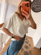 Beyaz V Yaka Flower Boncuk İşleme Tshirt
