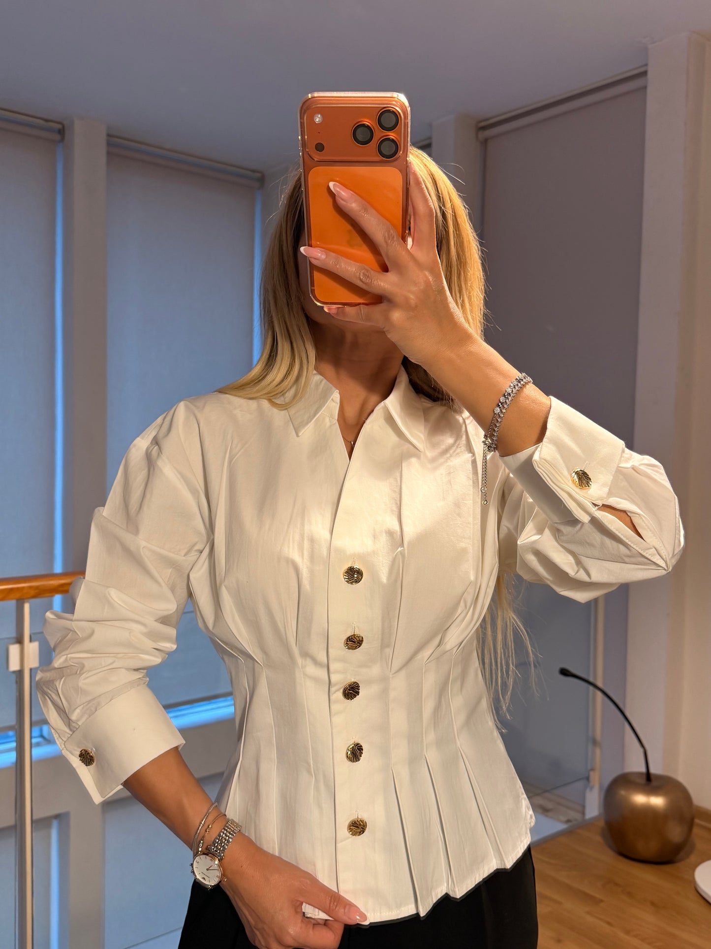 Manşet Kol Gold Düğme Beyaz Kadın Gömlek