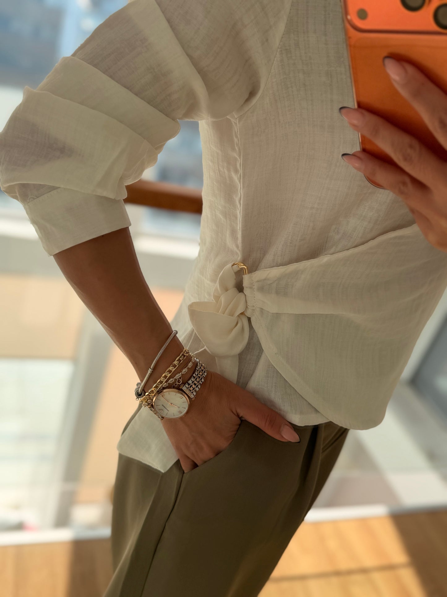 Kruvaze Yaka Beyaz Yandan Bağlamalı Gömlek